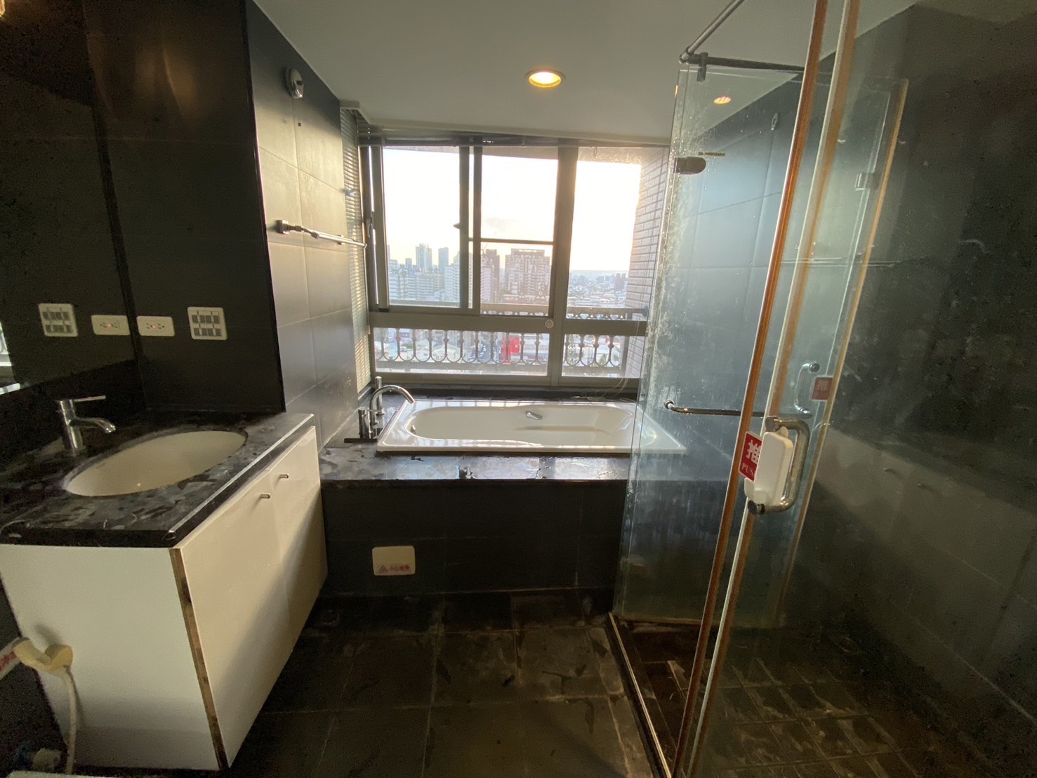 🎏【久樘崇德巴黎✨捷運三分鐘・高樓雙套房＋車位】 北屯核心小豪宅，急售可談、錯過不再！