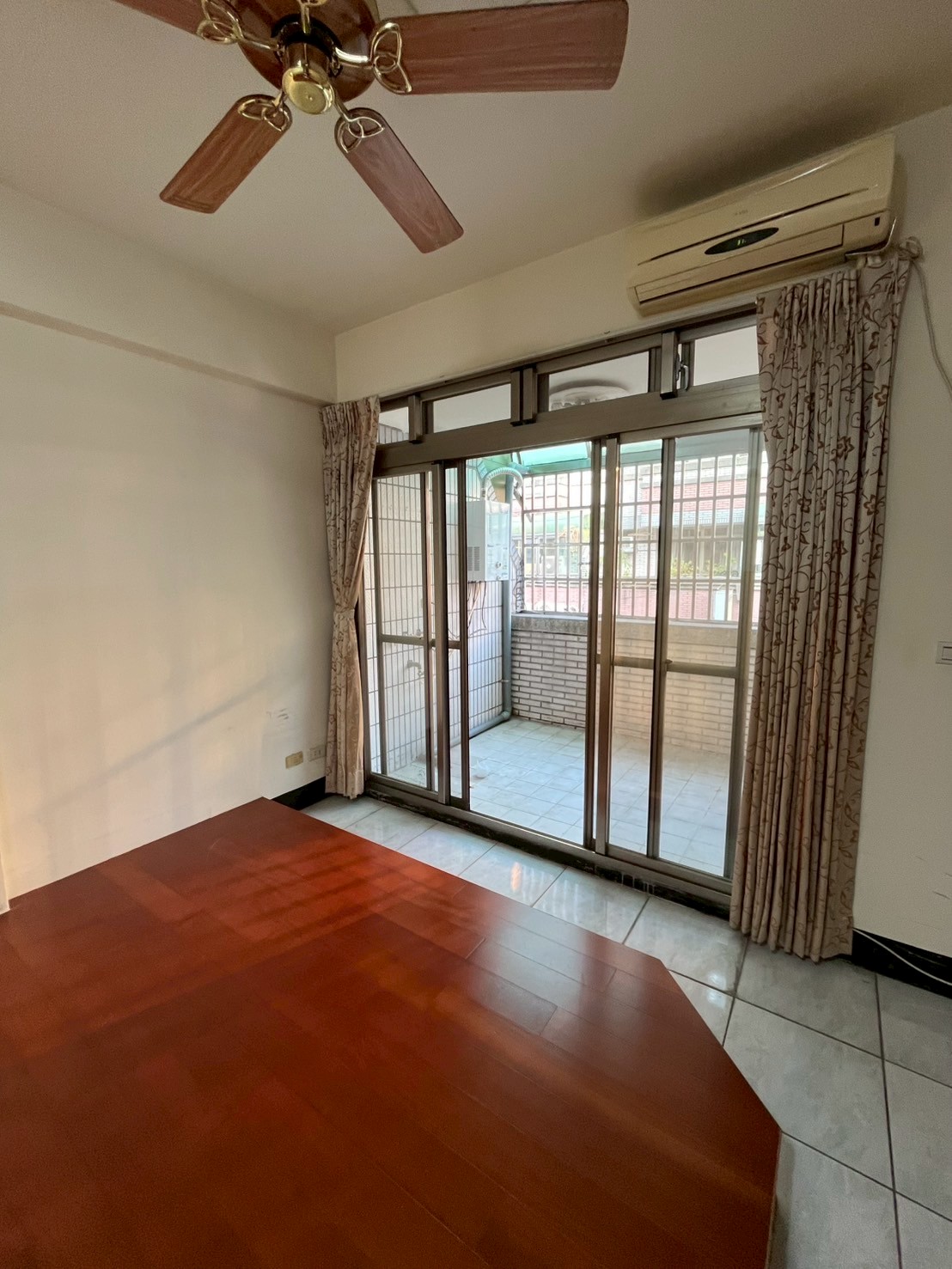 🏠【新光國中旁✨6房活路透天含車位】 樹孝、中山雙商圈生活圈💫未來捷運潛力核心！