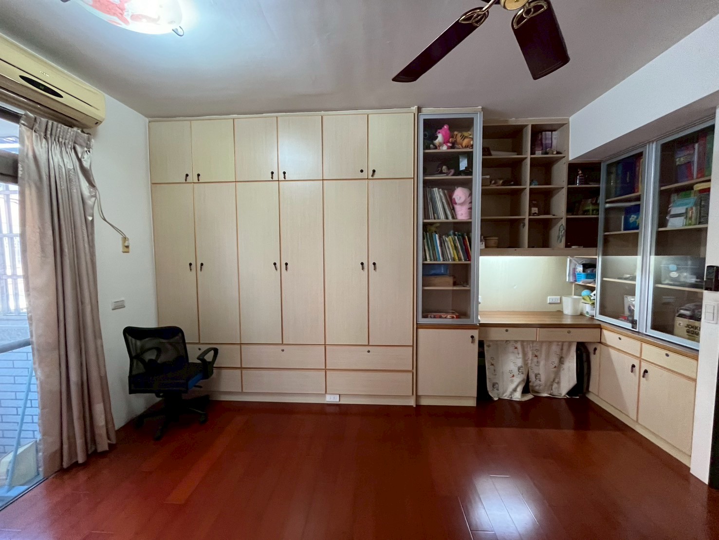 🏠【新光國中旁✨6房活路透天含車位】 樹孝、中山雙商圈生活圈💫未來捷運潛力核心！