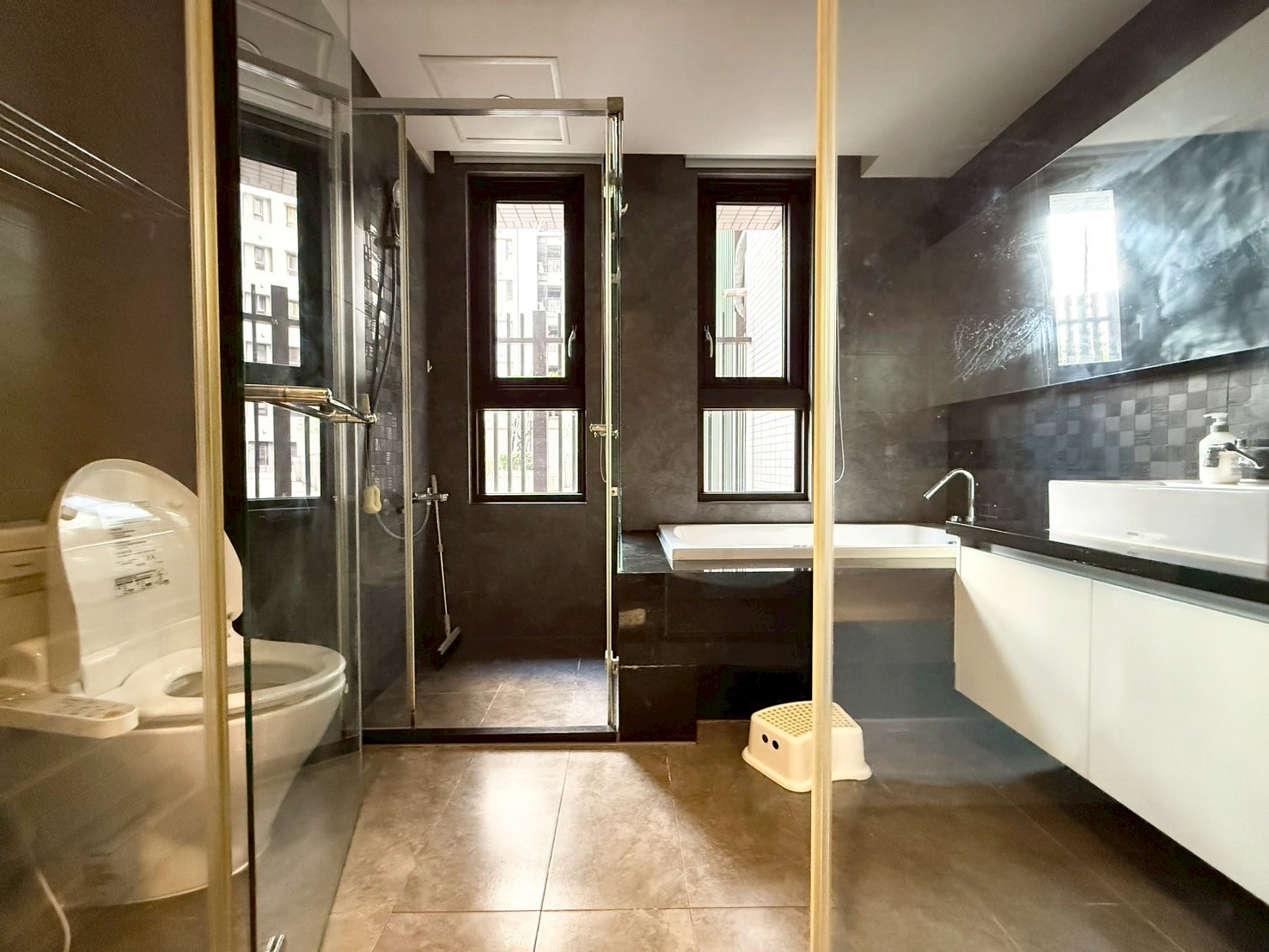 🌸北屯巴黎第六區｜雙衛質感兩房＋平面車位✨ 鬧中取靜的完美居心地，輕奢生活一次到位！