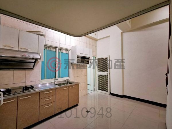 台中大肚自由路旁超值收租聖品美透天