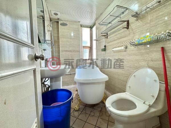 台中龍井新光田特區邊間大地坪透天厝