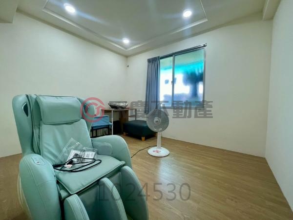 台中龍井《青年市》輕裝潢方正3房+平面車位