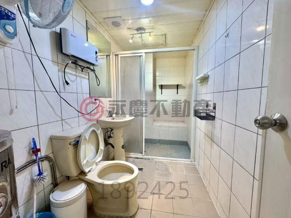 台中《金龍天下》學區旁兩戶打通美三房