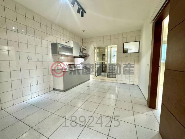 台中《金龍天下》學區旁兩戶打通美三房