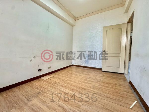 台中龍井新光田特區邊間大地坪透天厝