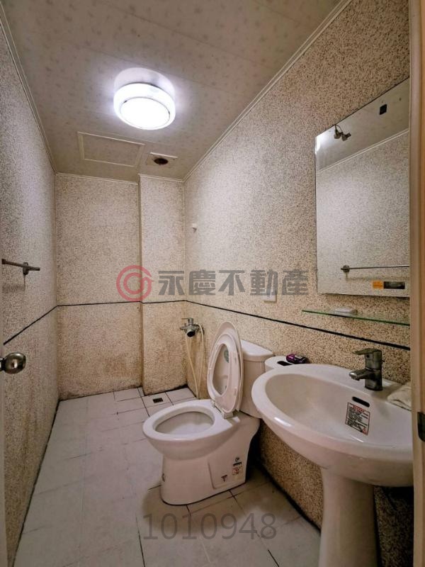 台中大肚自由路旁超值收租聖品美透天