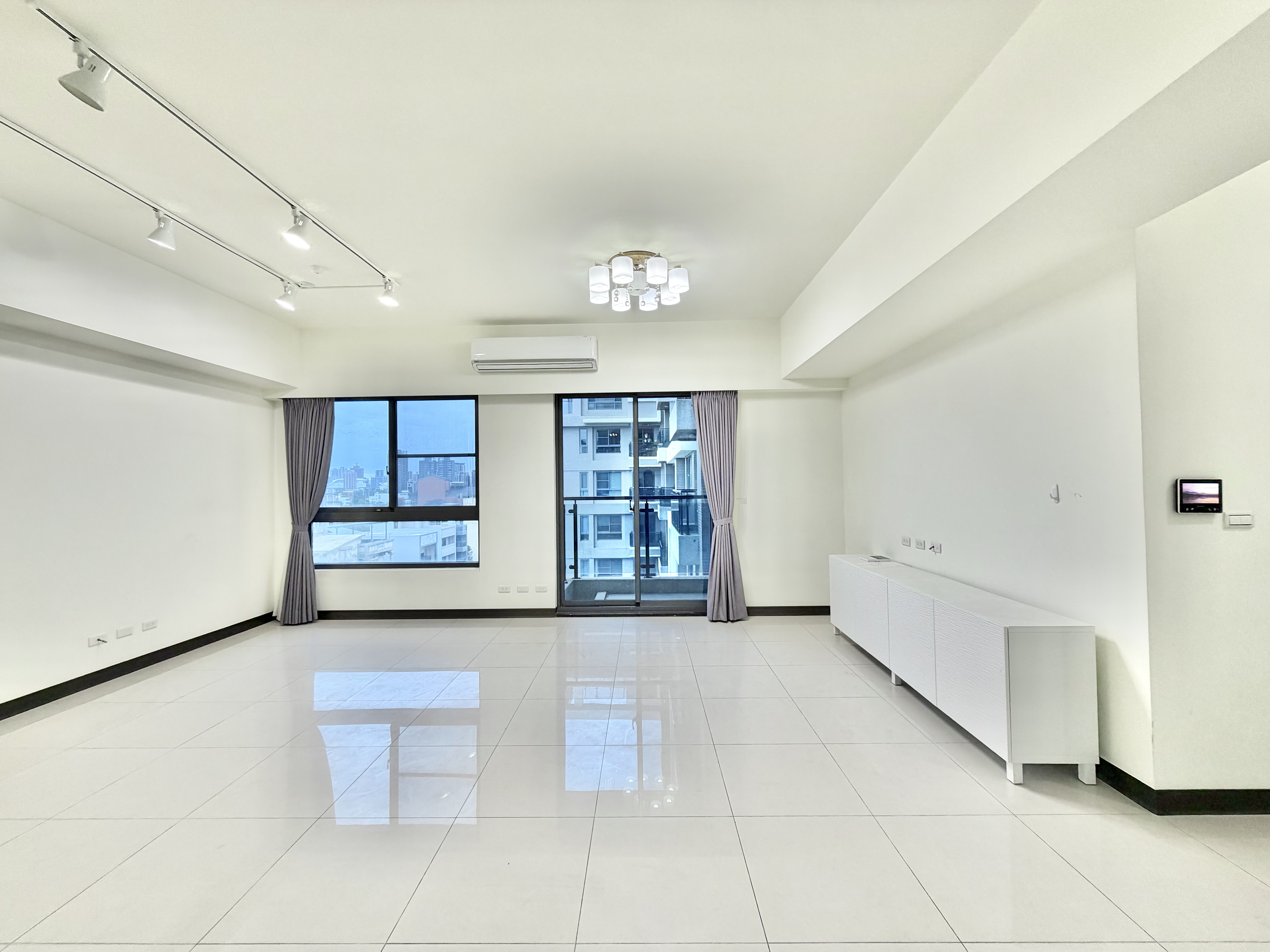 桃園高鐵電影院『曜見築』3+1房雙車位