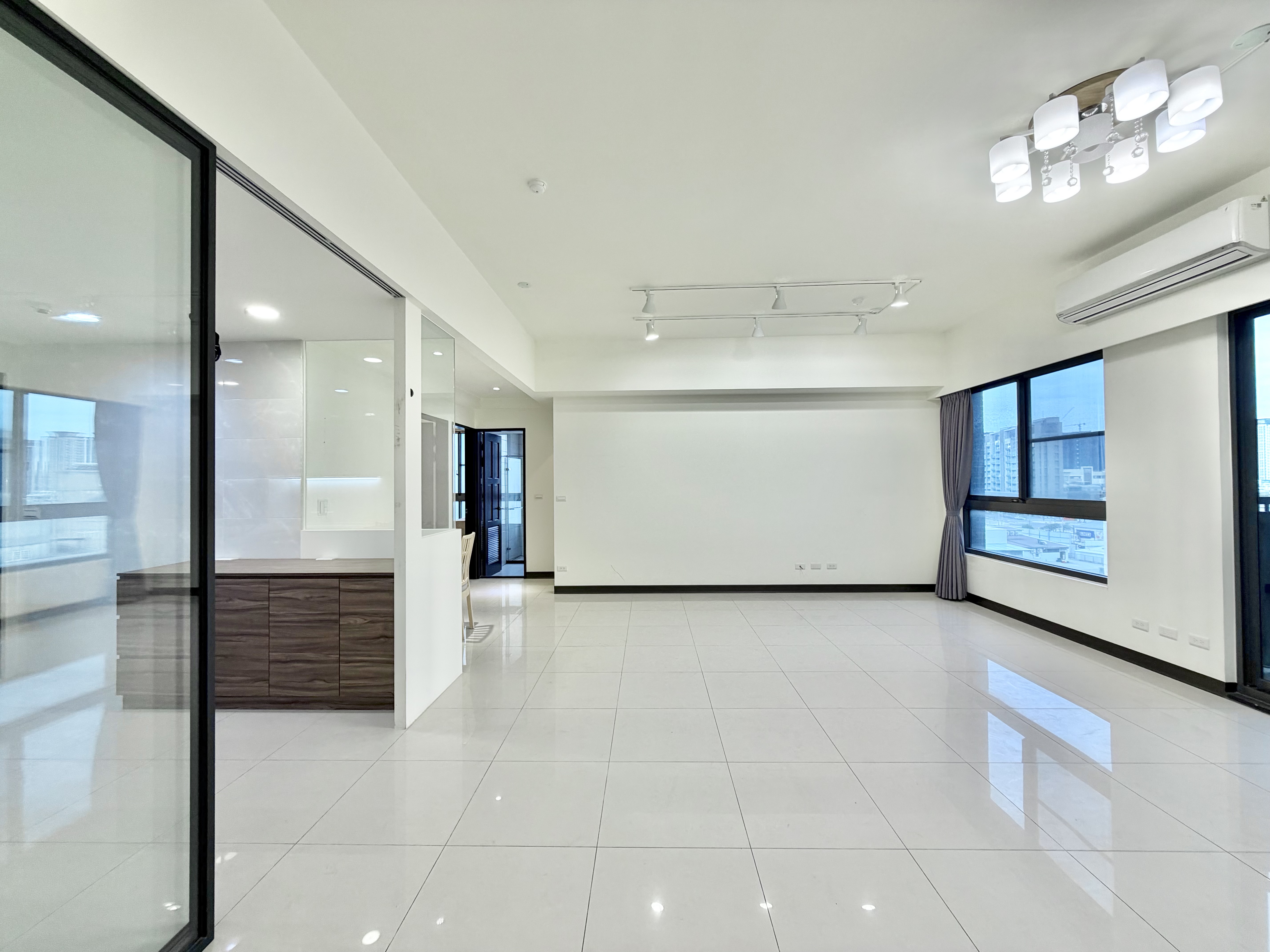 桃園高鐵電影院『曜見築』3+1房雙車位