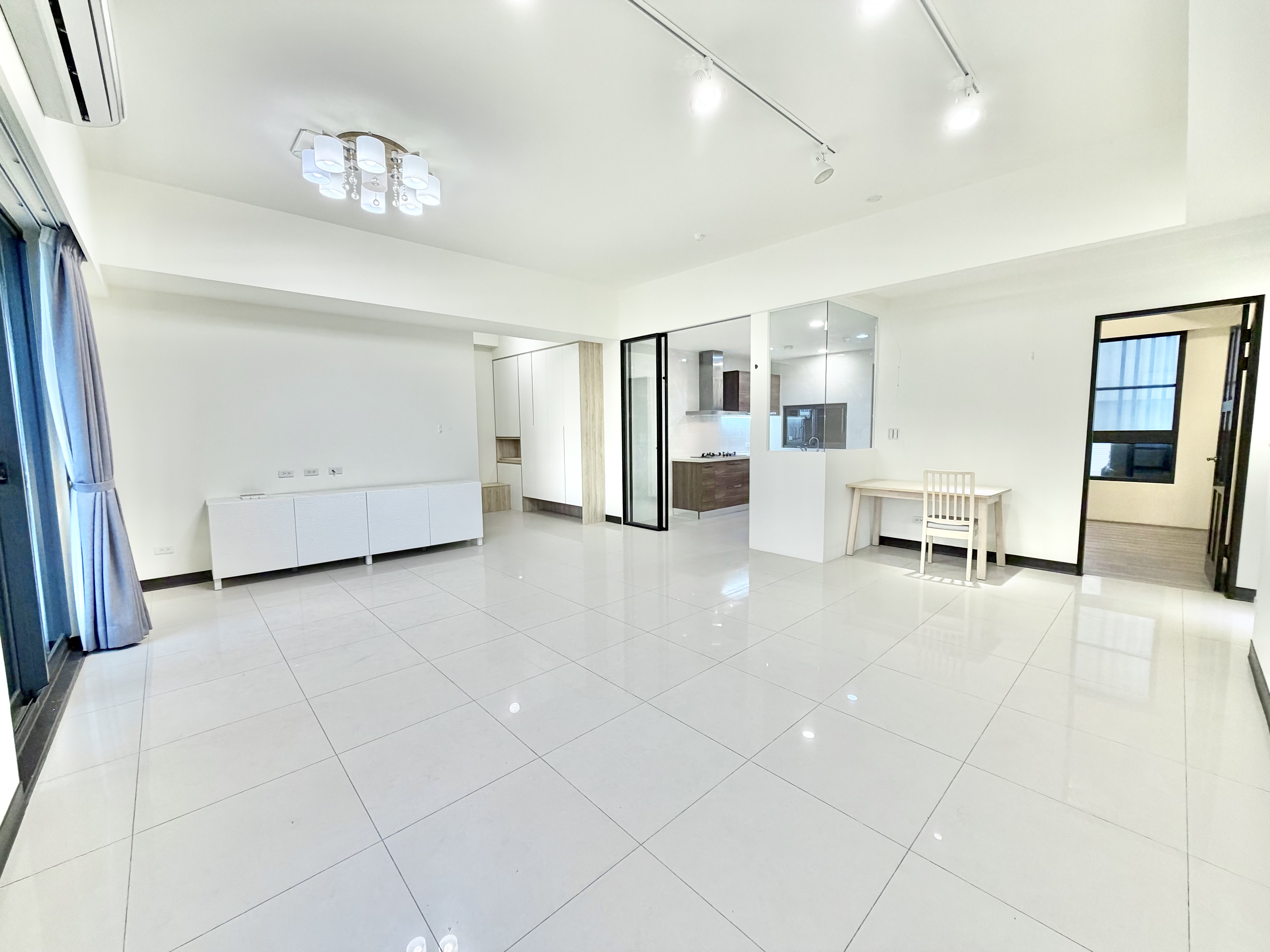 桃園高鐵電影院『曜見築』3+1房雙車位