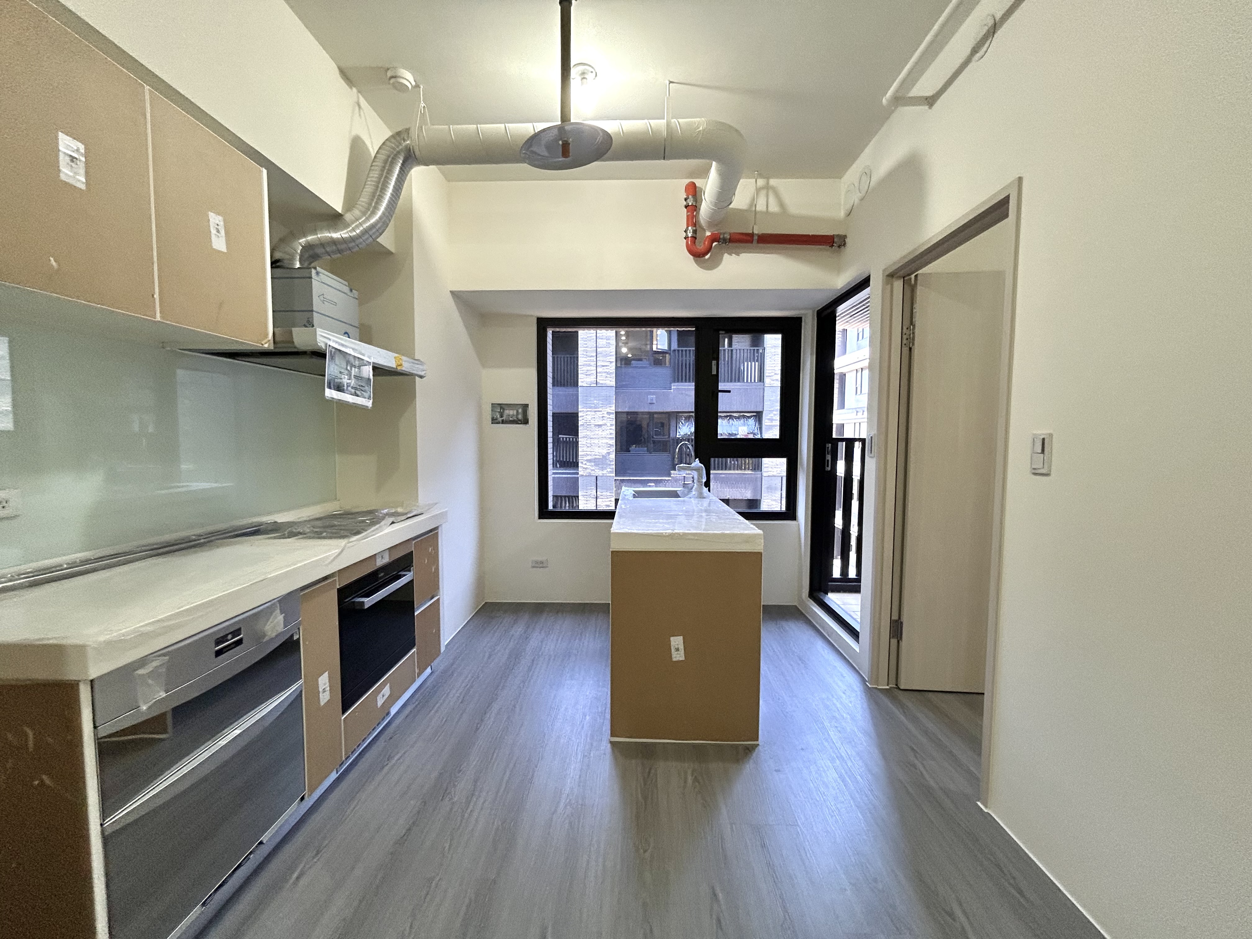 A18 站前新銳｜18 樓三房平車｜1898 萬卡位國泰特區紅利