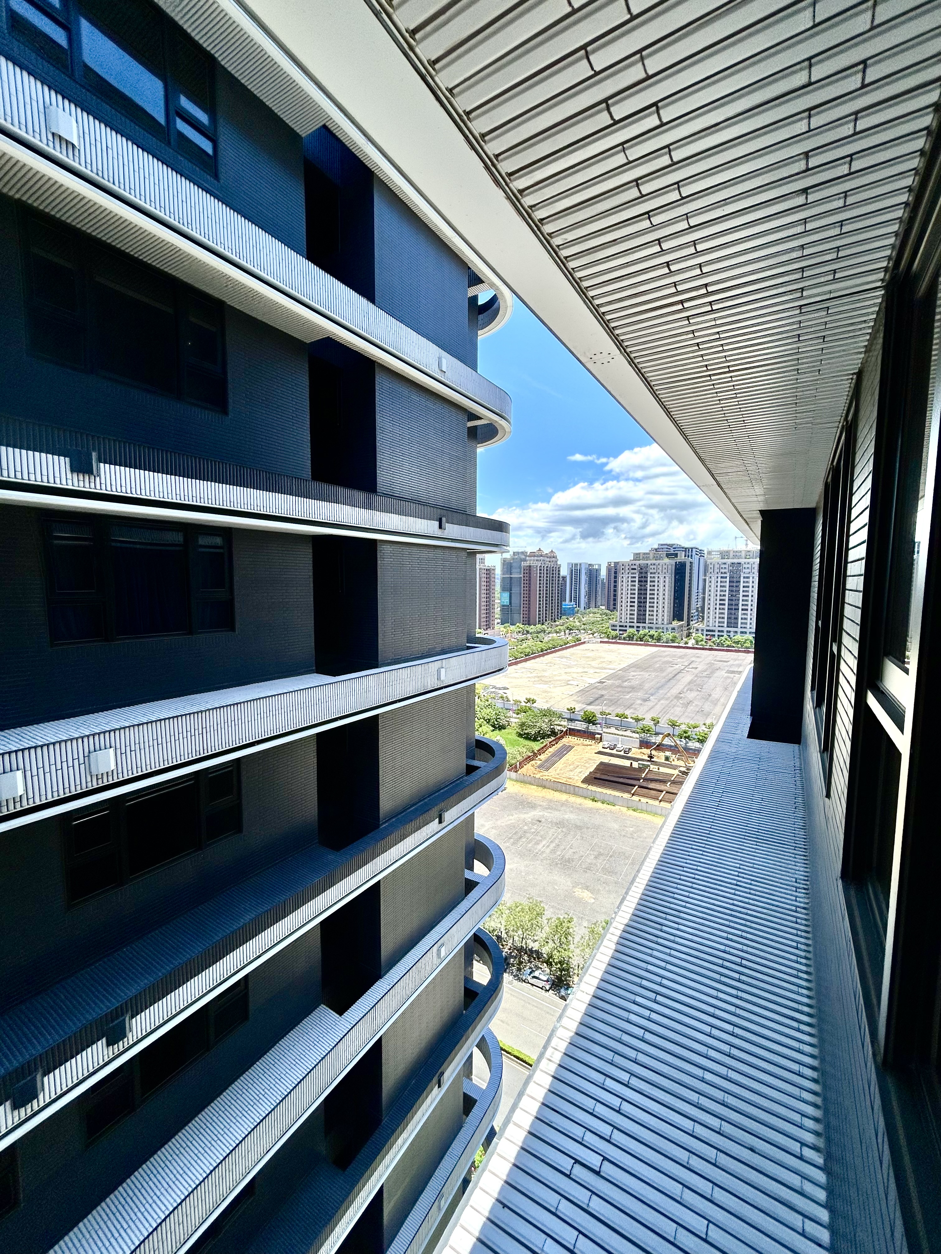 A18 站前新銳｜18 樓三房平車｜1898 萬卡位國泰特區紅利