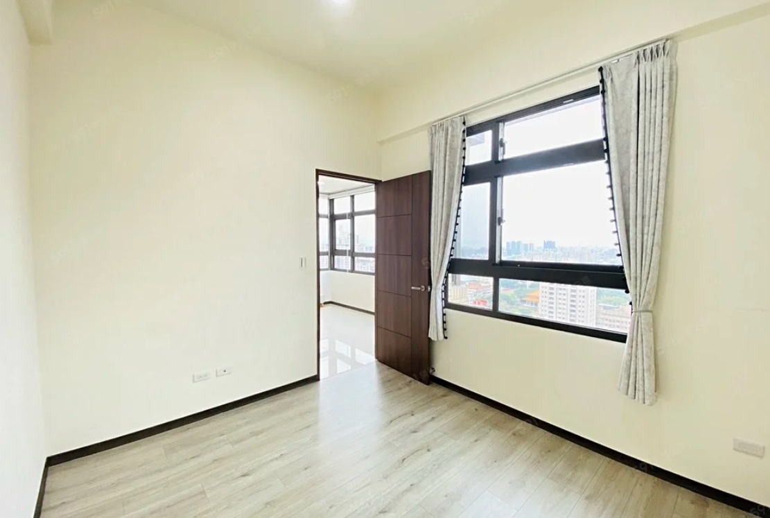 微笑之心❤️三房大車位❤️面一中無限視野❤️可租補含車含管