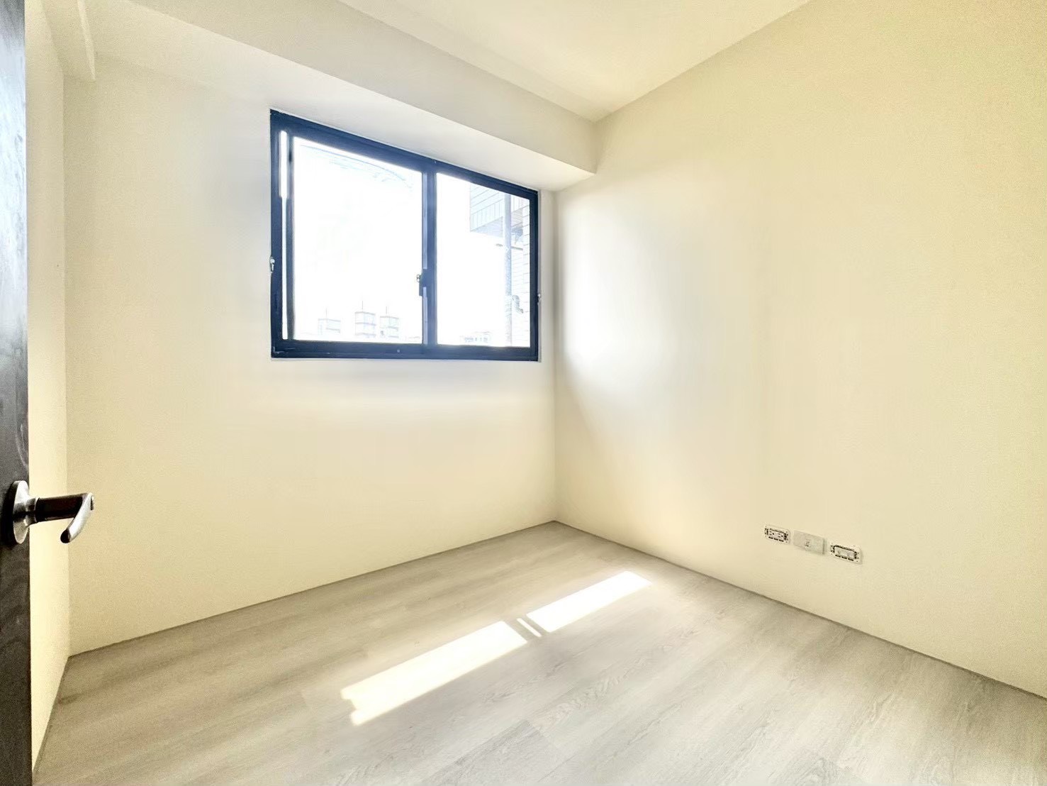 屋主決心不留!!降價求售🔰聚合發權美🔰輕屋齡三面採光三房平車