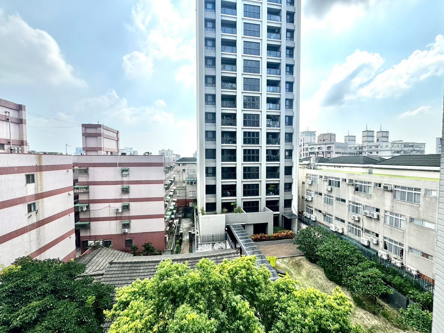 屋主決心不留!!降價求售🔰聚合發權美🔰輕屋齡三面採光三房平車