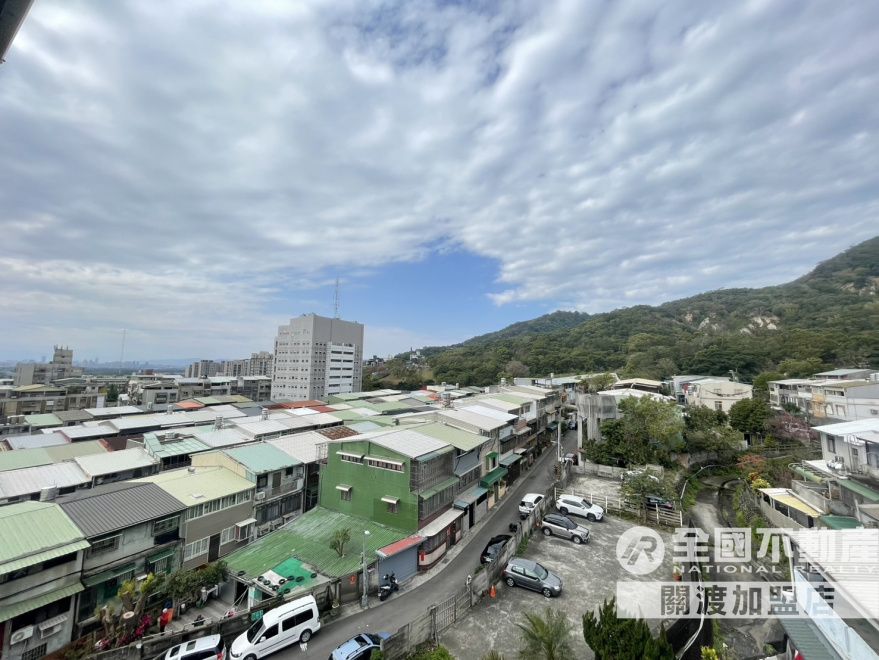 中和街超值邊間公寓_全國不動產張政誠0975-938-080