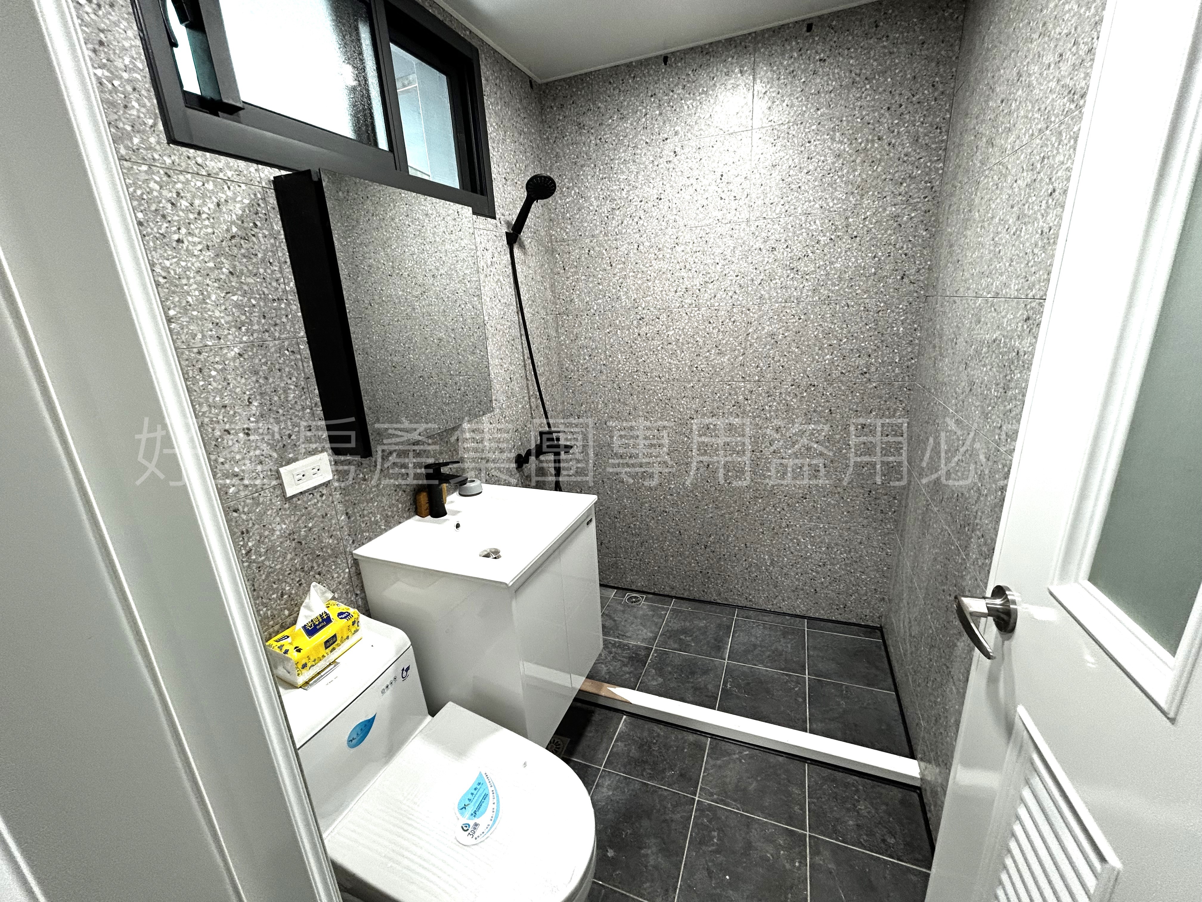 (好室)文中路麥當勞附近~全新整理德華街公寓三樓