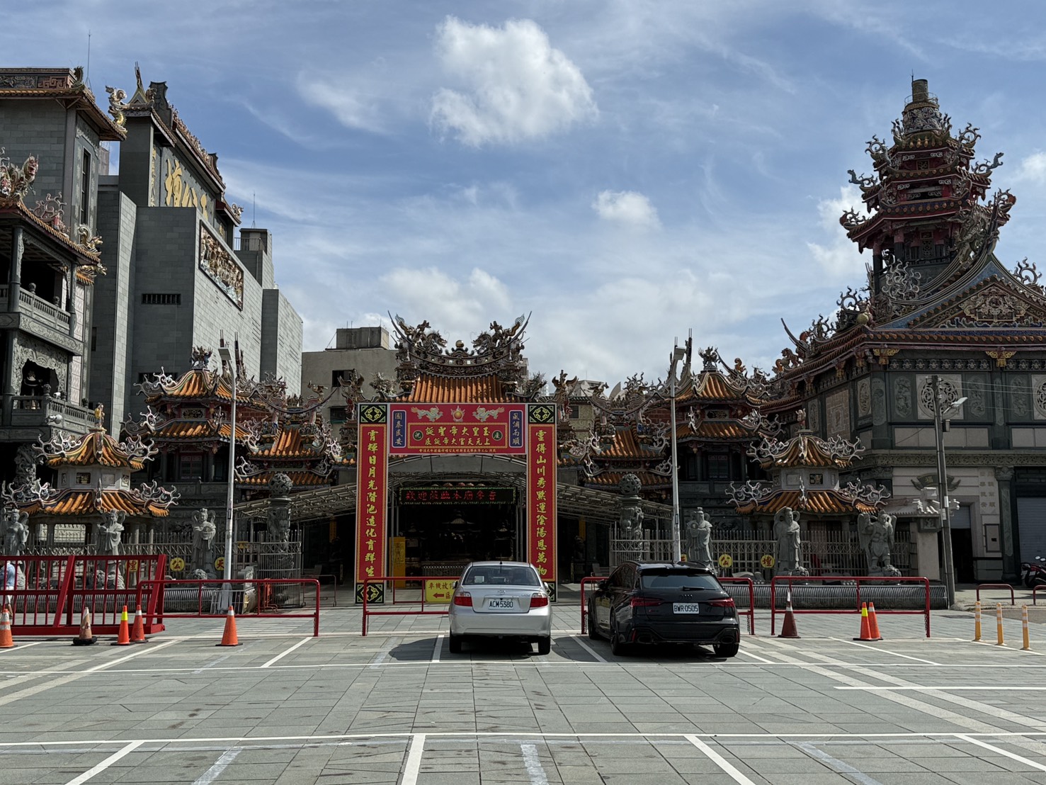 🏷️ 「新竹市區黃金地段｜9.5米超大面寬透天稀有釋出，商住雙享正臨大路！」