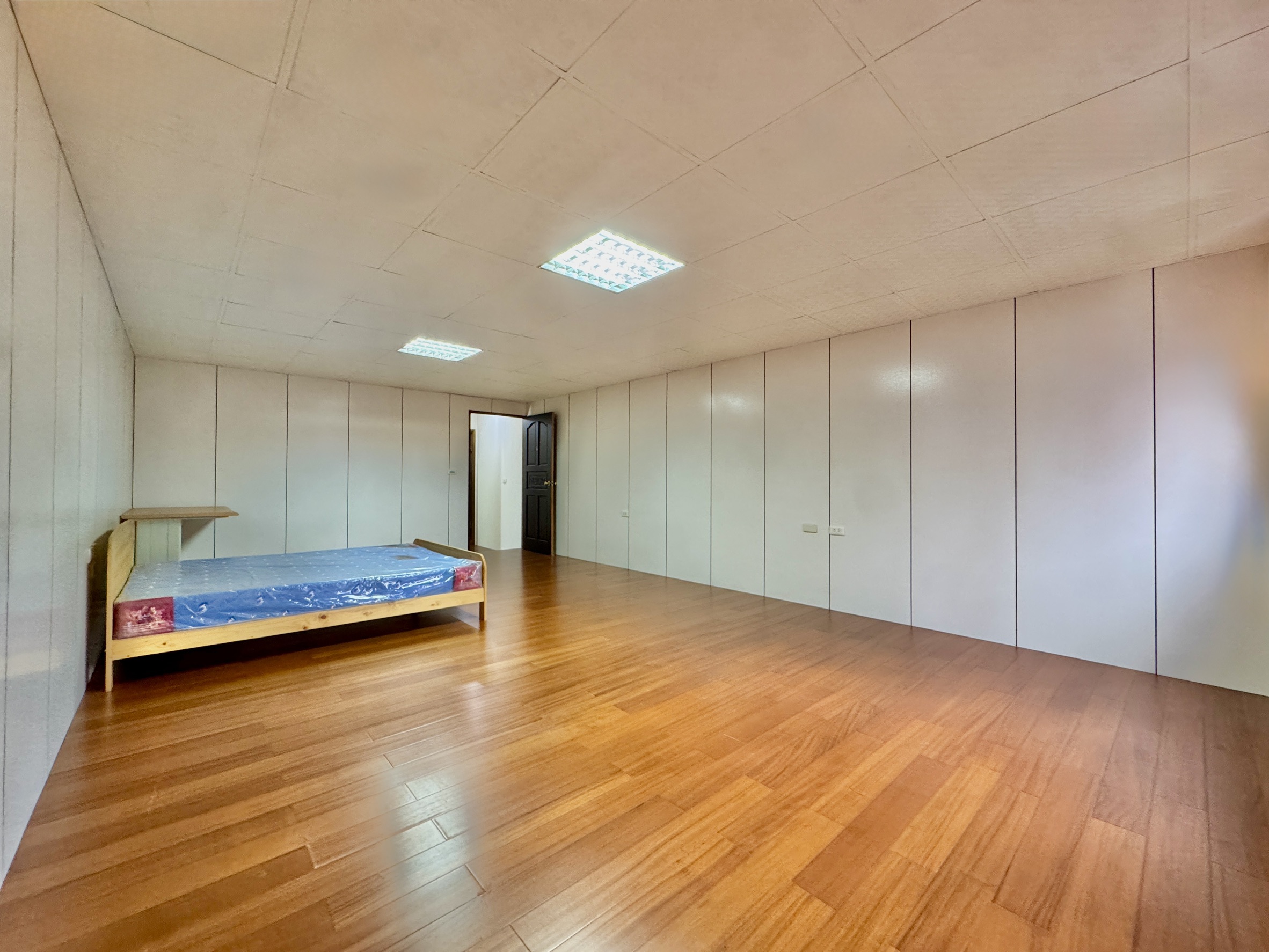 🏷️ 「台中東區罕見透天｜LALAPORT生活圈×千萬內自住首選，地段潛力全面啟動！」