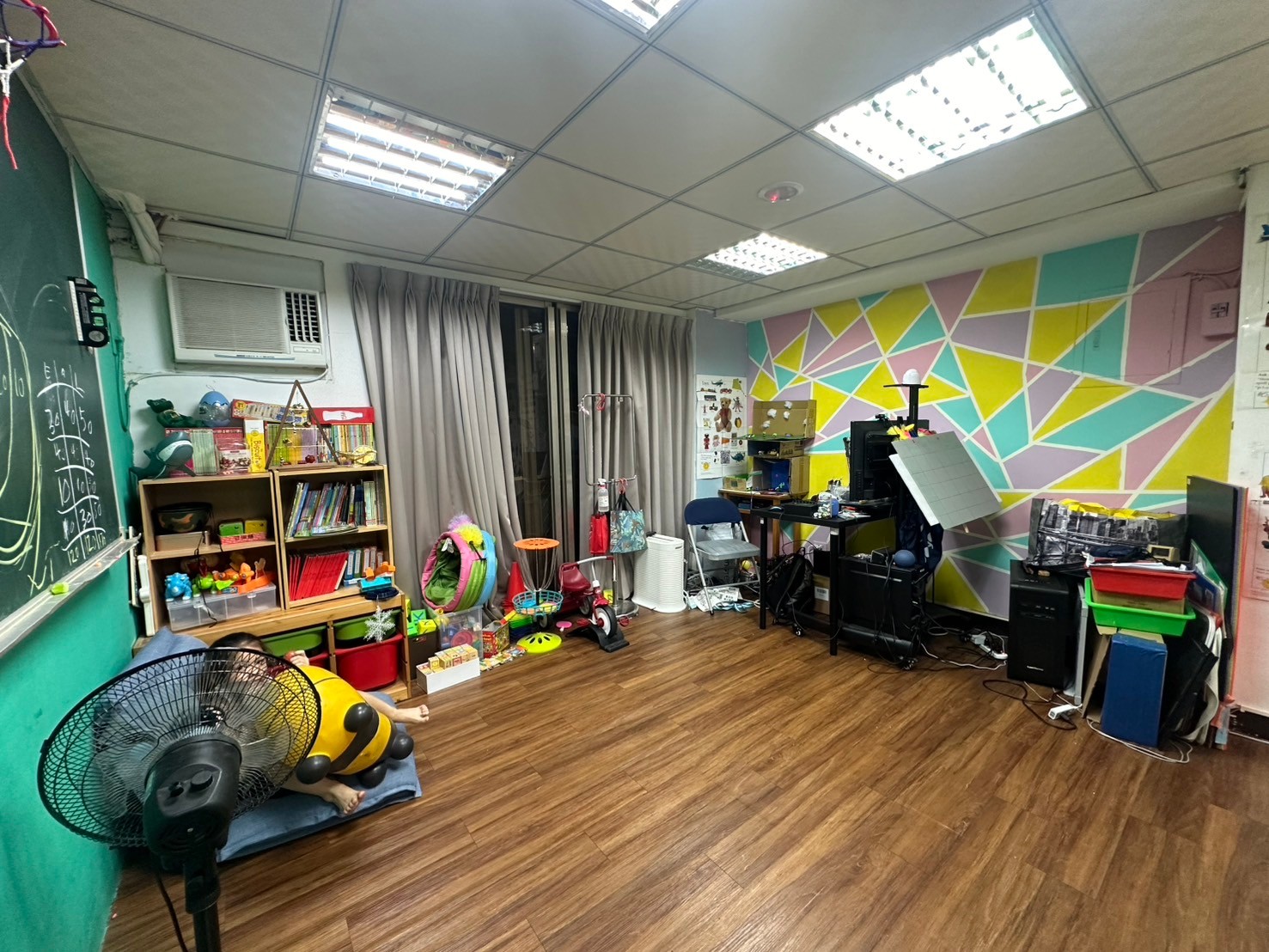 美術館商圈｜1F+2F黃金店面｜含車位｜低於實價登錄！