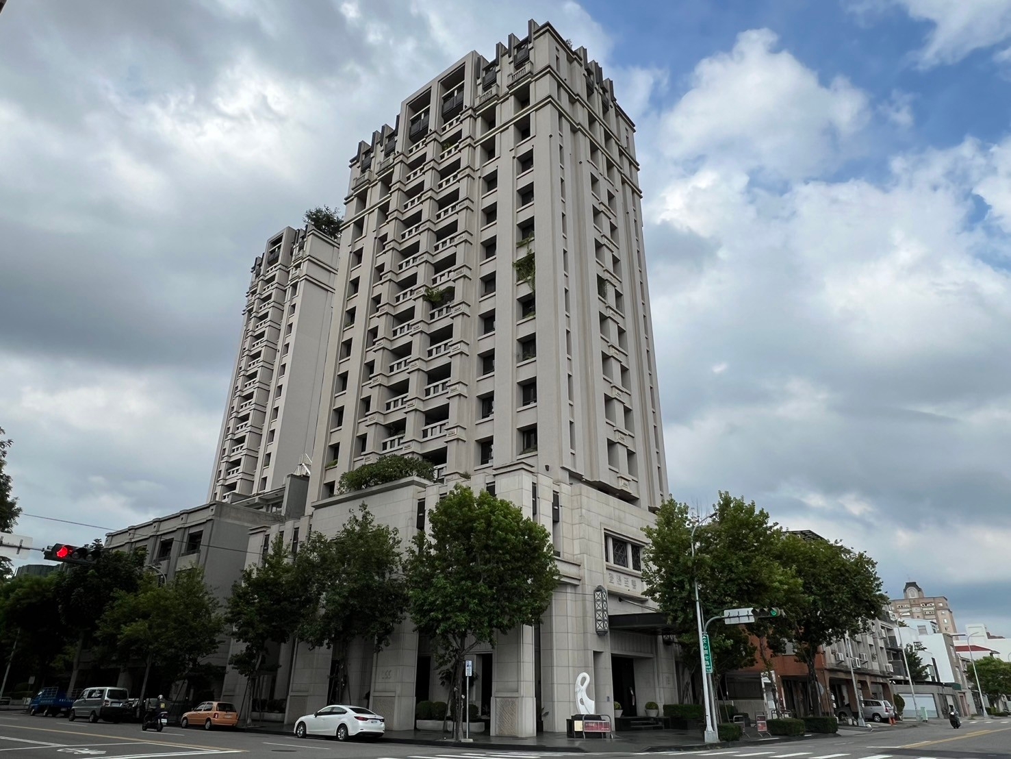 專任｜八期好市多捷運｜登陽豪宅｜精裝4房雙平車
