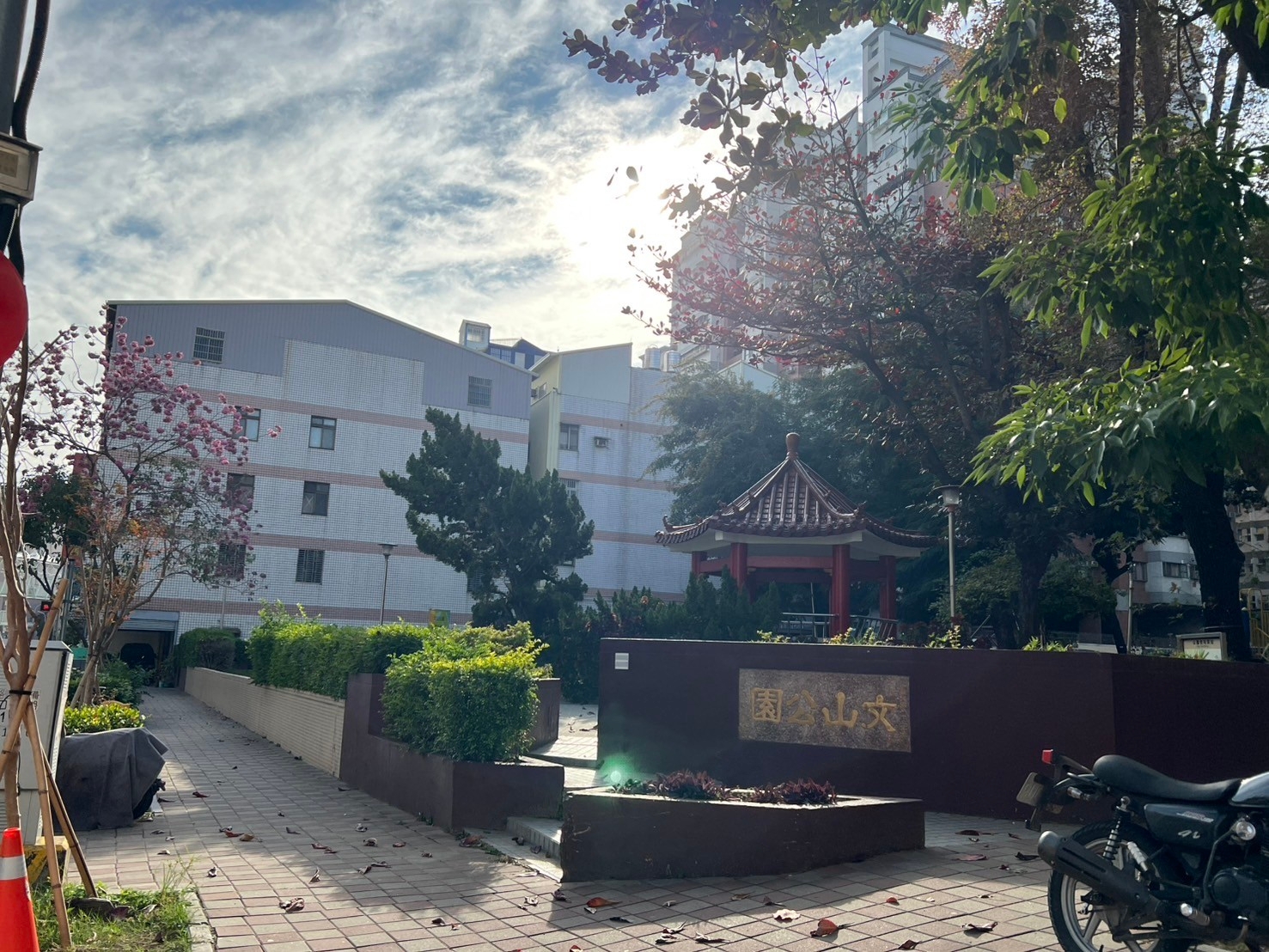 專任｜藝術羅丹大面寬三角窗店面｜店面+7套房穩定收租｜投資首選！