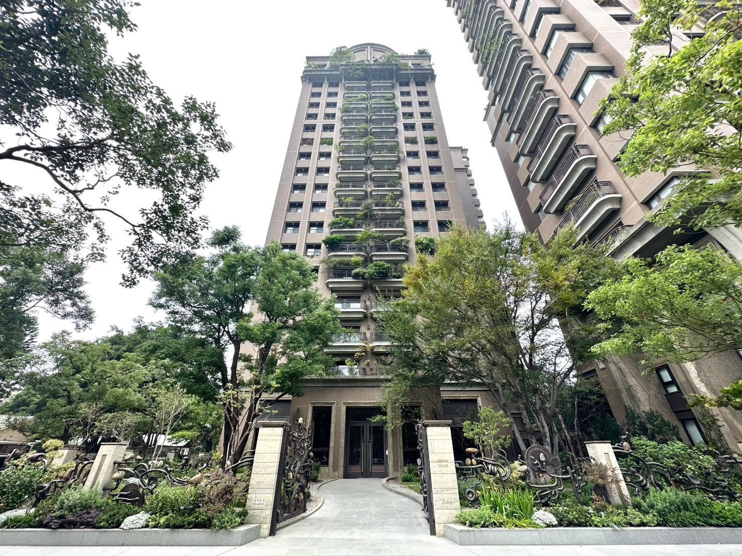 美術館超級豪宅｜龍寶品臻愛｜7D最大坪數｜雙車位