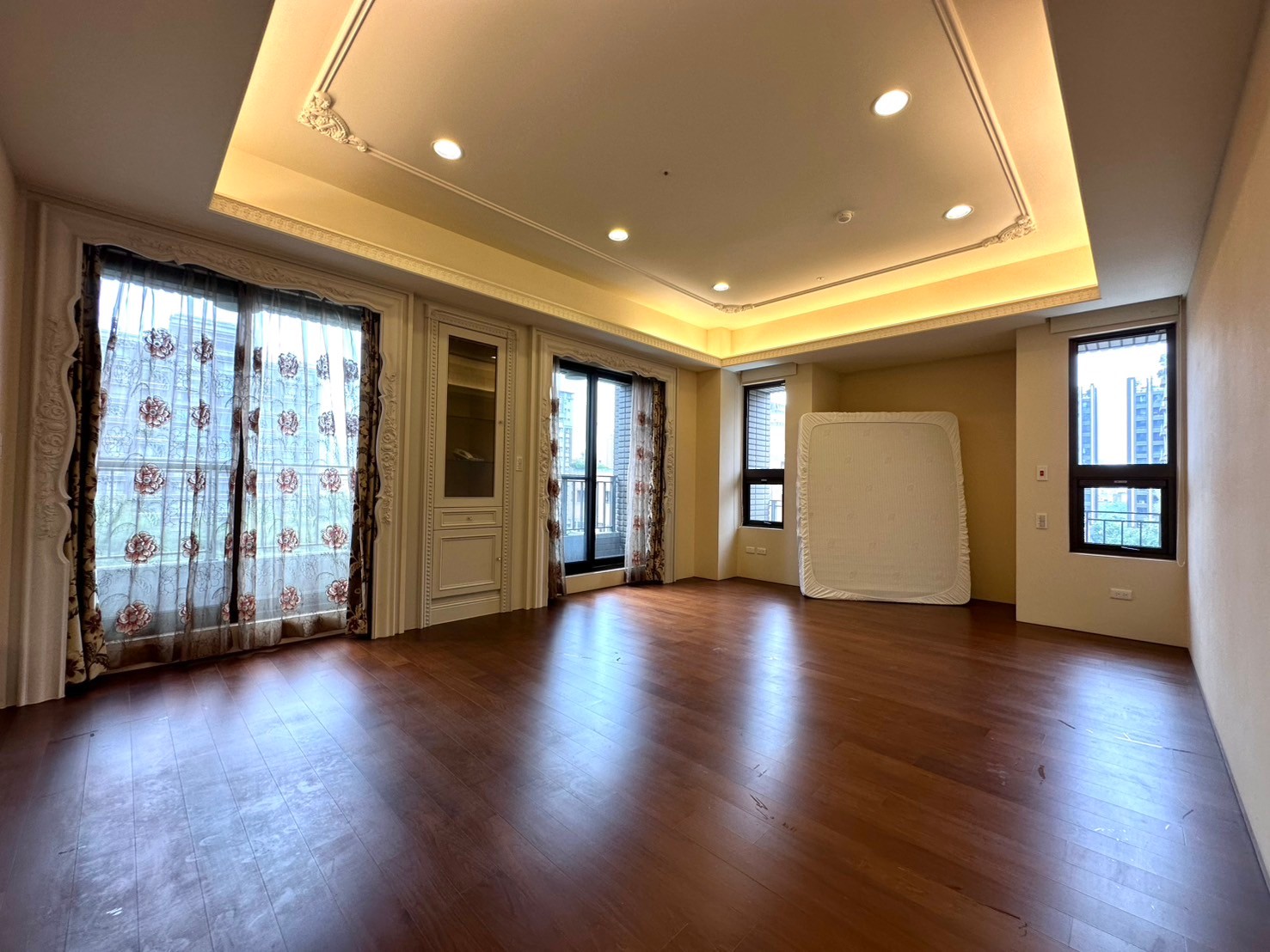 龍寶建設｜美術館唯一社區｜7D最大坪數