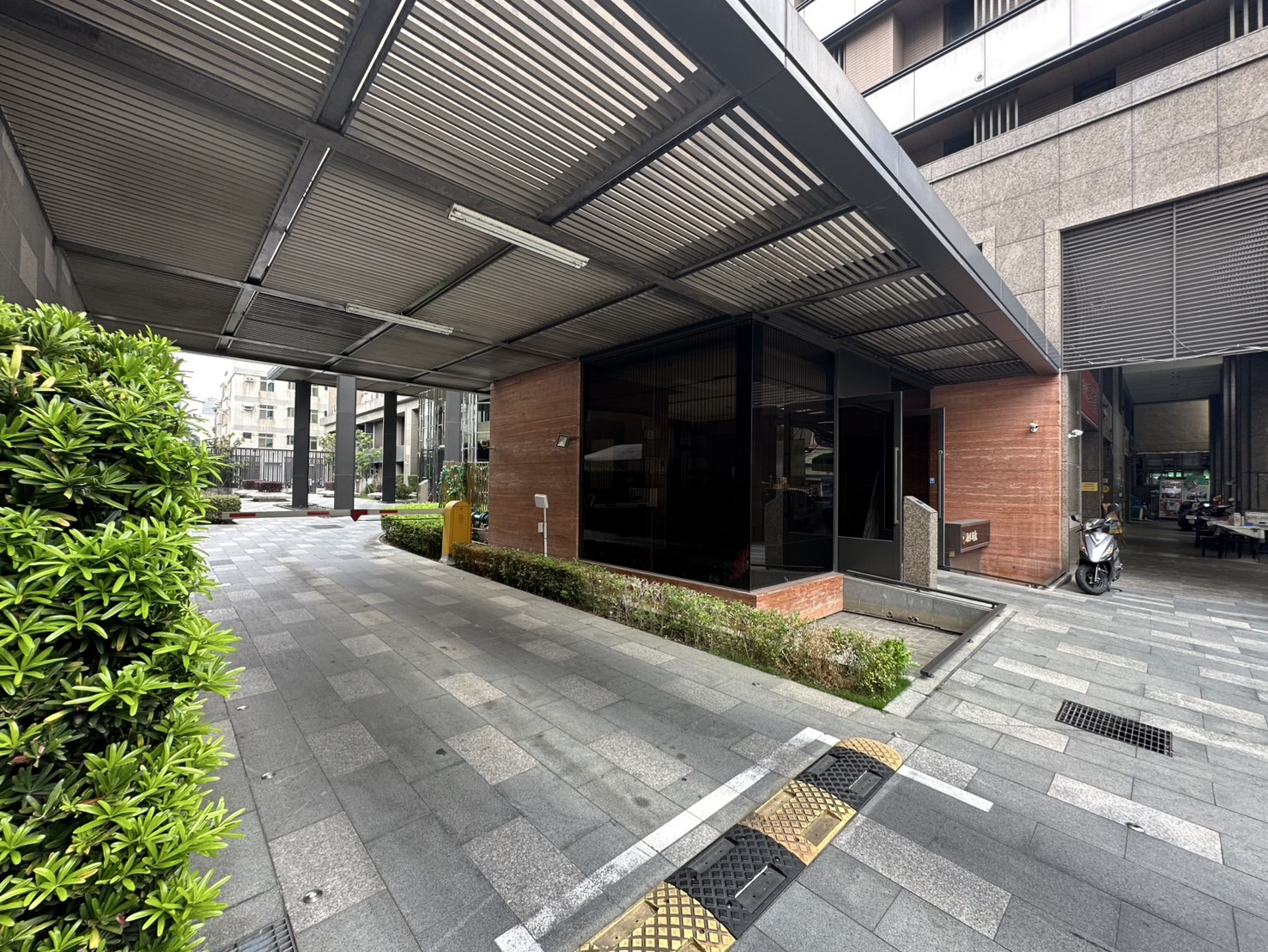 專任｜中興大學｜輕屋齡4房平車｜低於實價登錄！1698萬