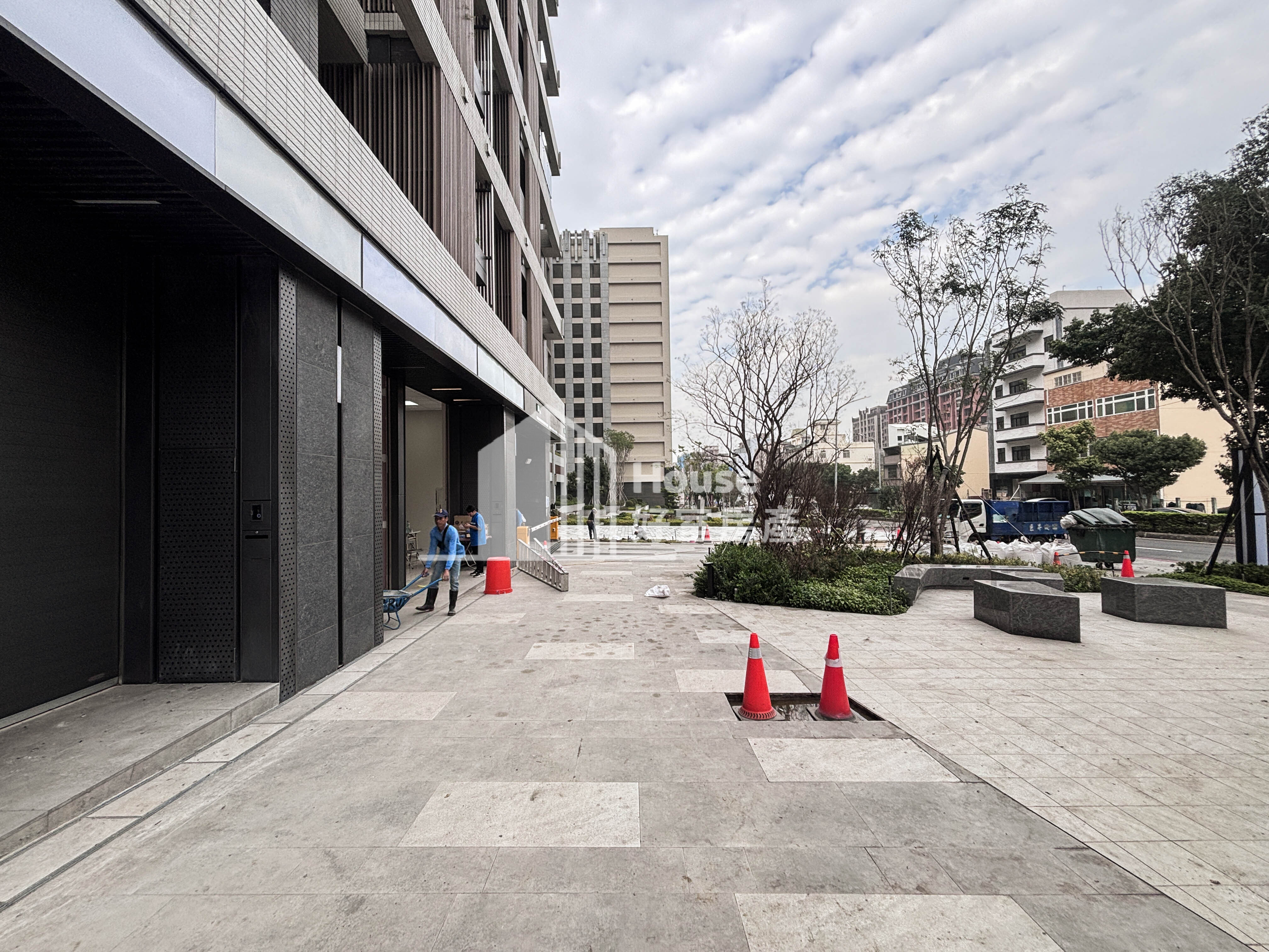 青埔A18時尚苑｜創業小資網紅店面