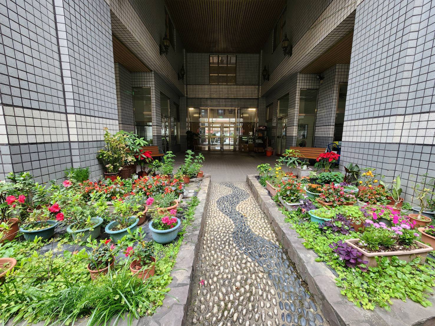 鴻儒天下幾何美學三房車位