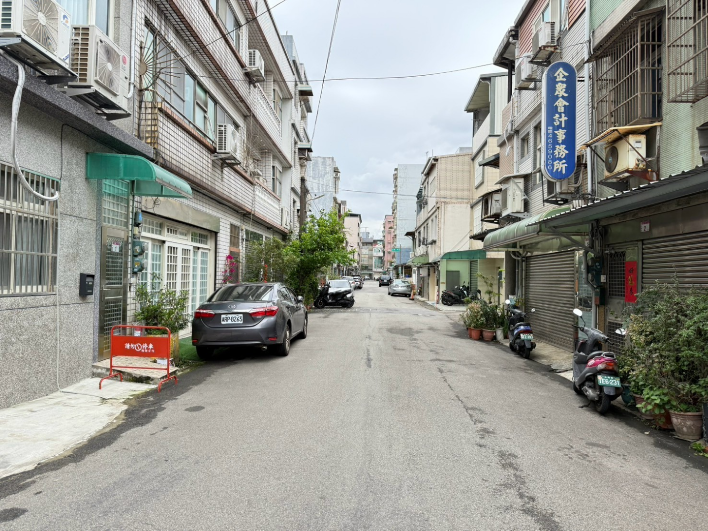 【房產小軒】信義國小-體育園區旁面寬七米透天 價格我談