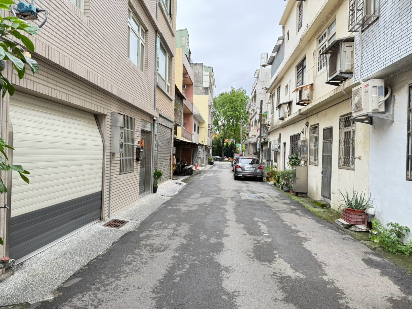 【房產小軒】信義國小-體育園區旁面寬七米透天 價格我談