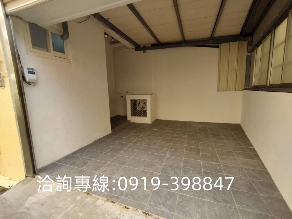北屯-國泰晴園邊間雙車別墅 全新整理