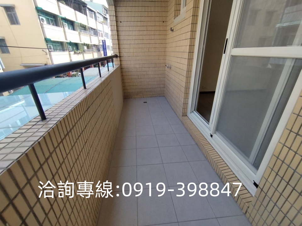 北屯-國泰晴園邊間雙車別墅 全新整理