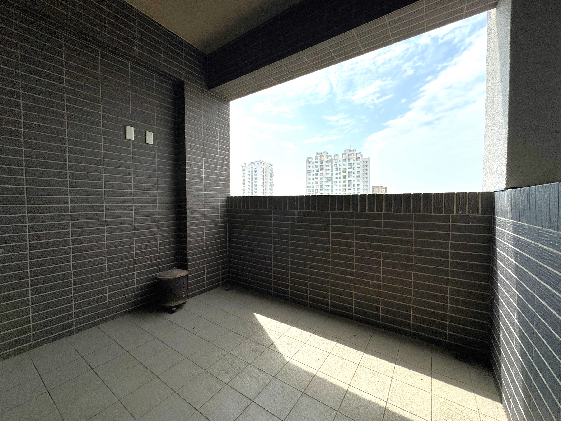 東大【朗讀】角間5房美住店