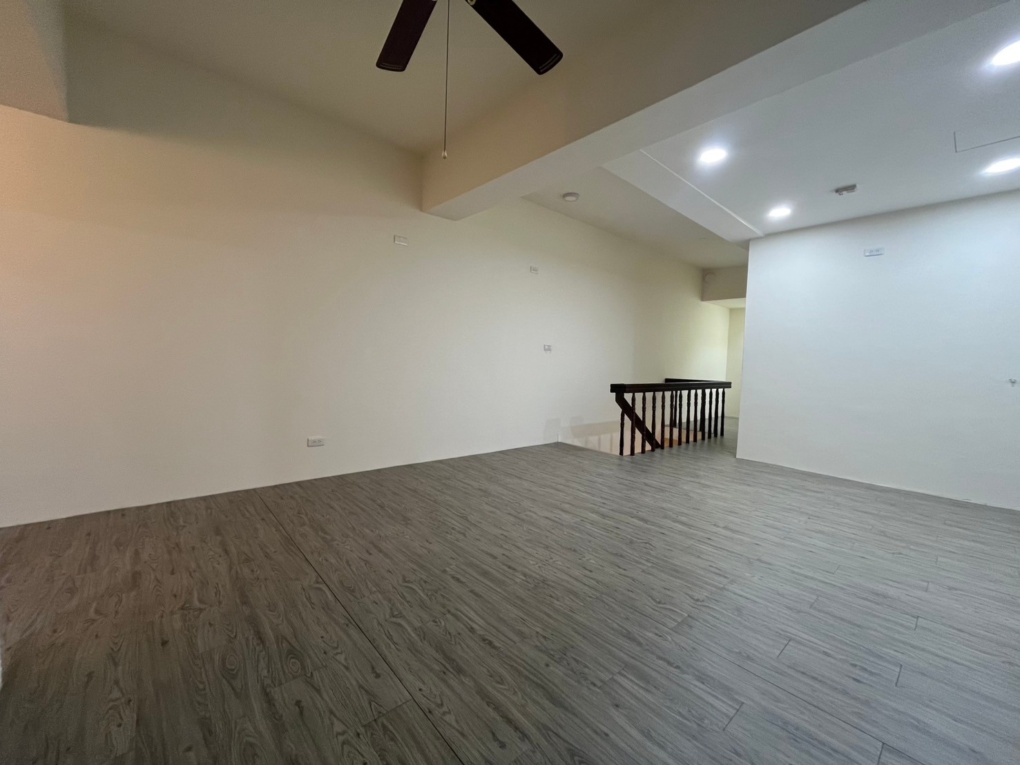 臨8米路店鋪,附近住宅區,人口密集,開店的好所在,樓上可住家,投資自住兩相宜
