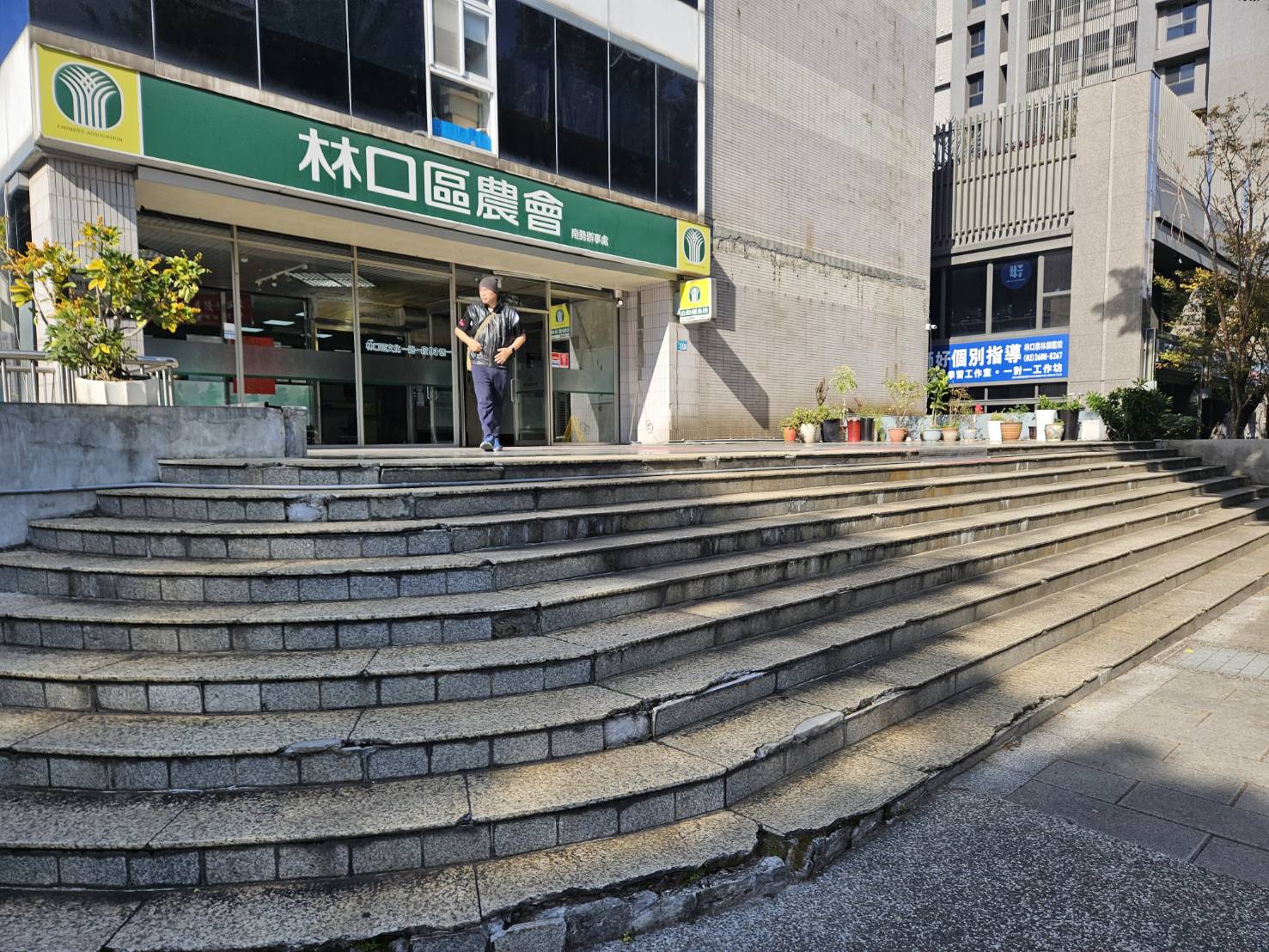 🎯文化苑🎯50多坪大露台🎯樹景霸氣裝潢美大宅💯3車位