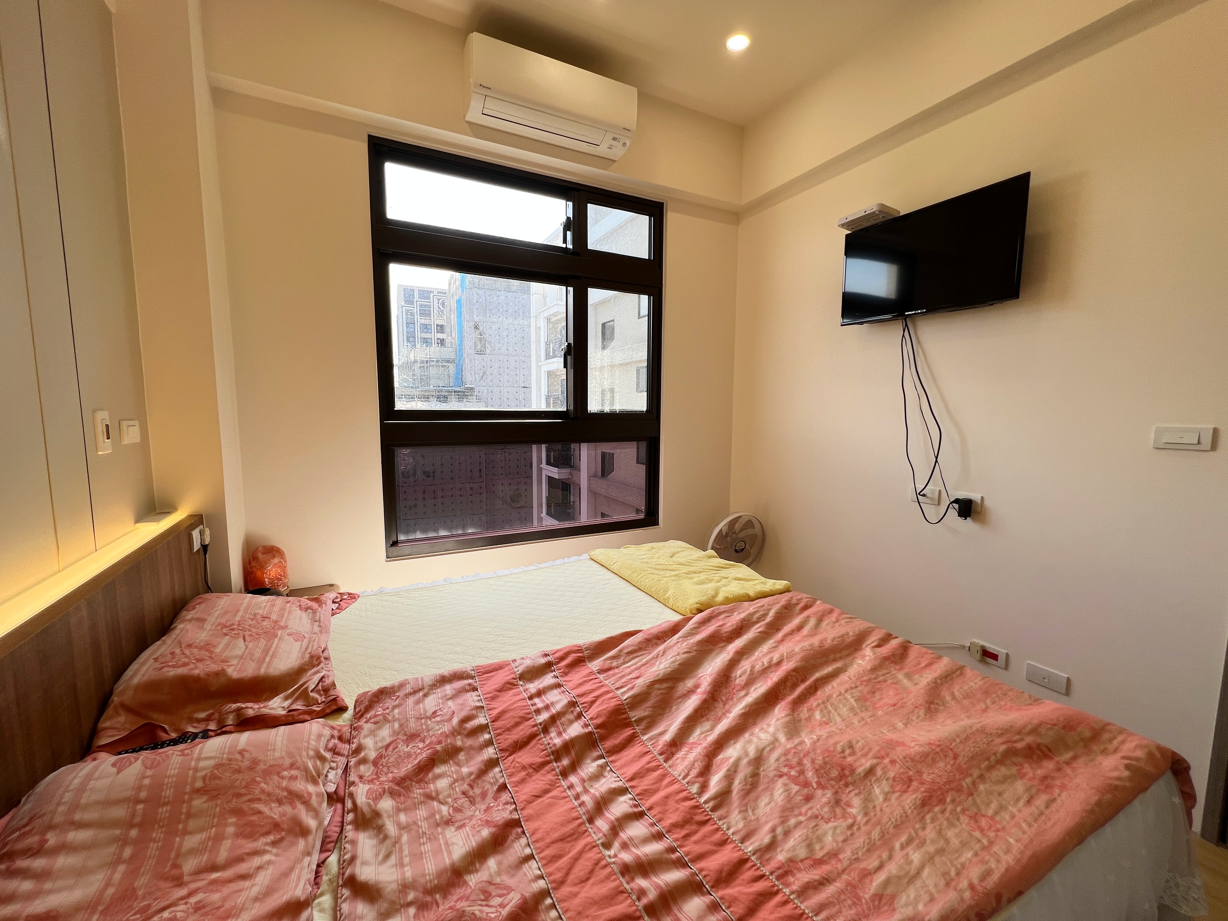 瑞典月灣邊間次頂樓兩房+平車｜方正明廳明房麗寶建設｜獨家專售