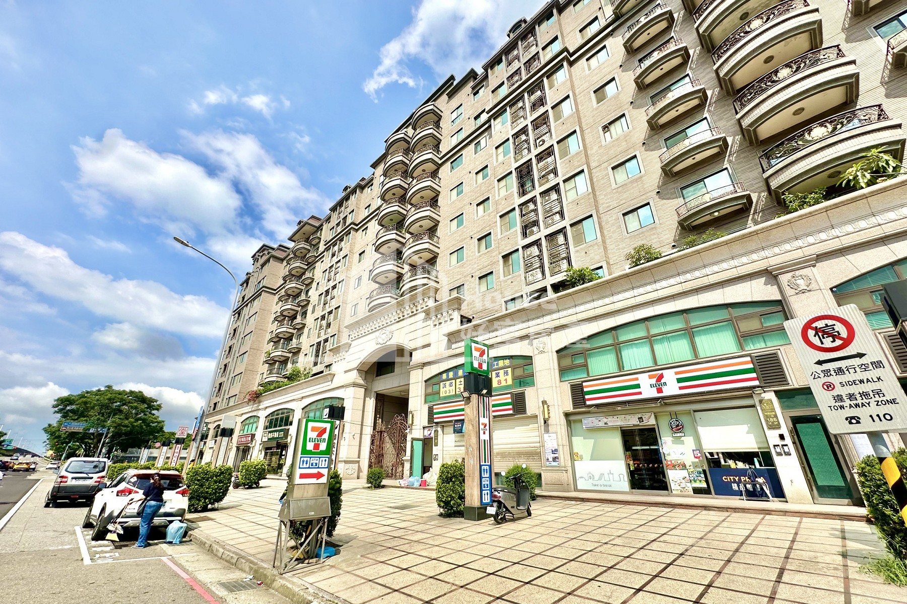 青埔城市勳章1-2樓店面