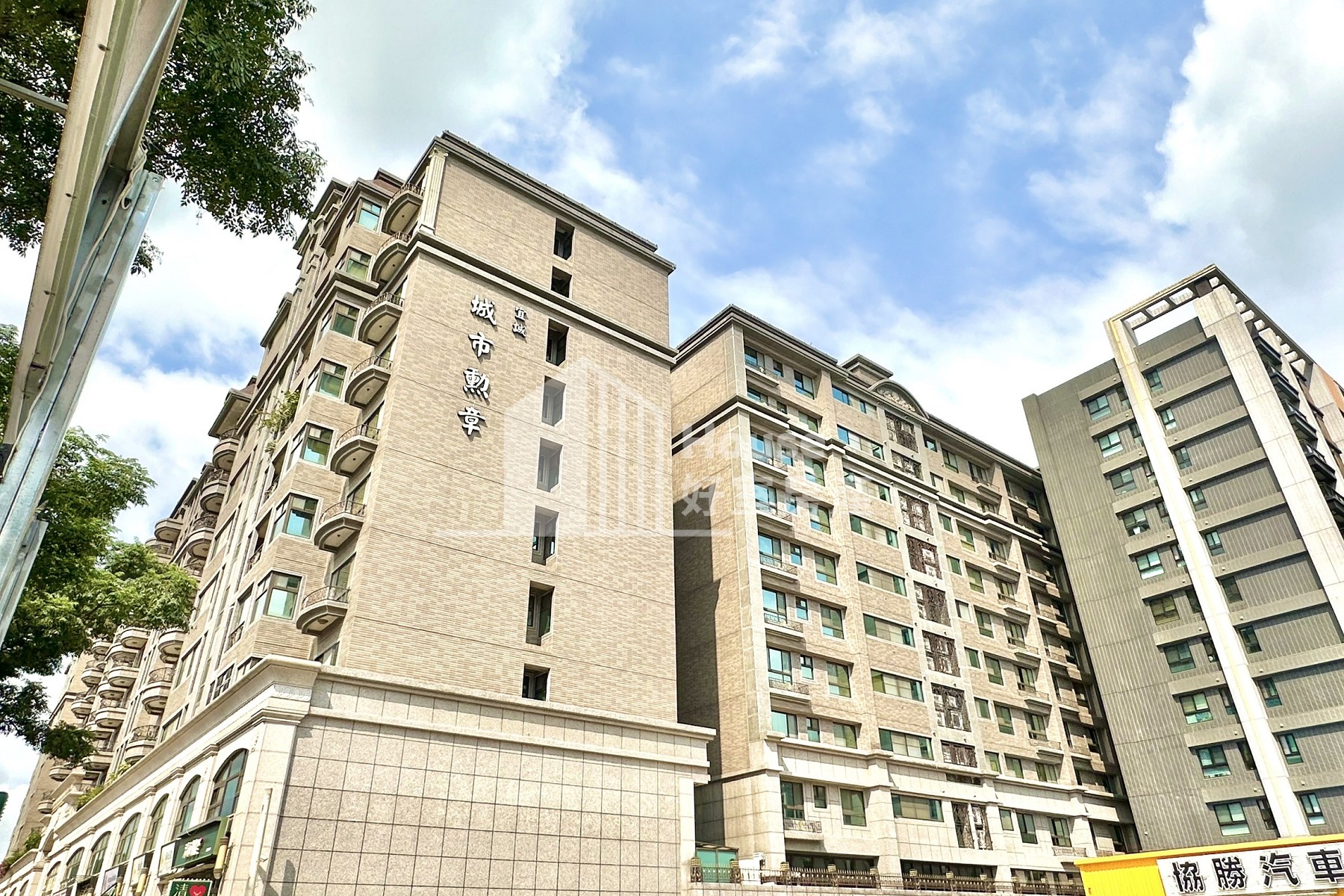 青埔城市勳章1-2樓店面
