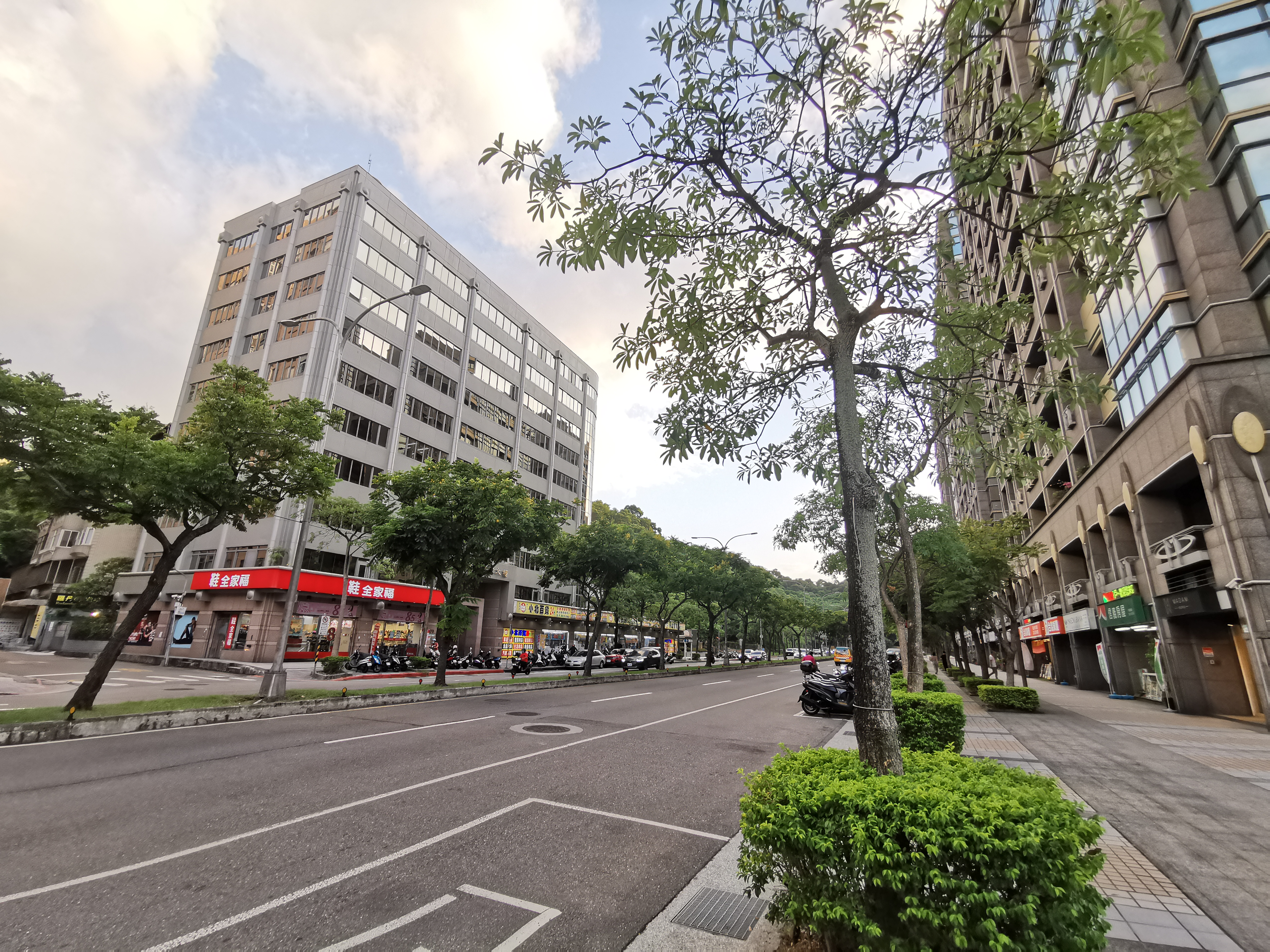 華固燙金店面-內湖房屋不動產仲介買屋出租