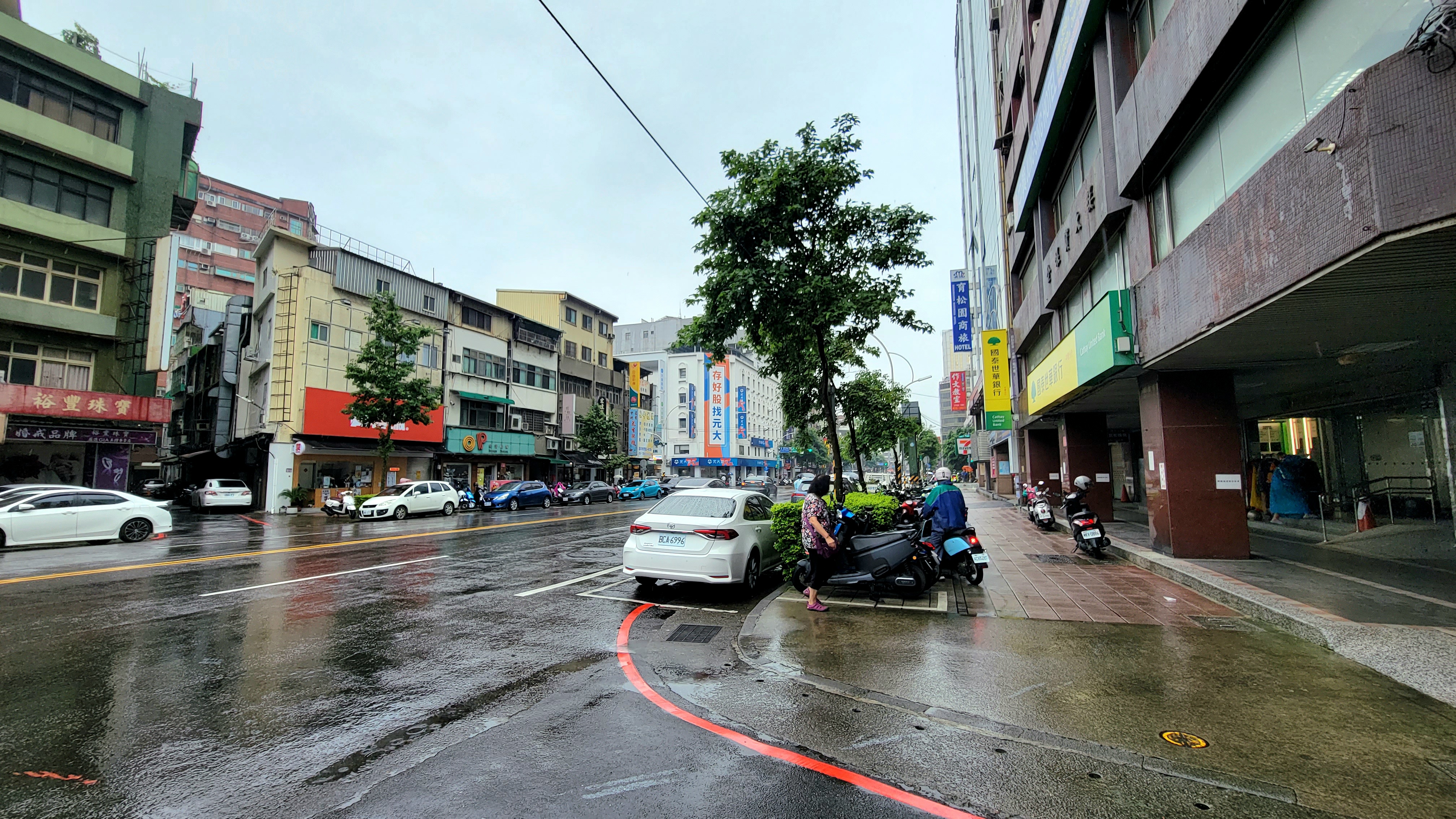 中壢近A22收租電梯金店面連25套房