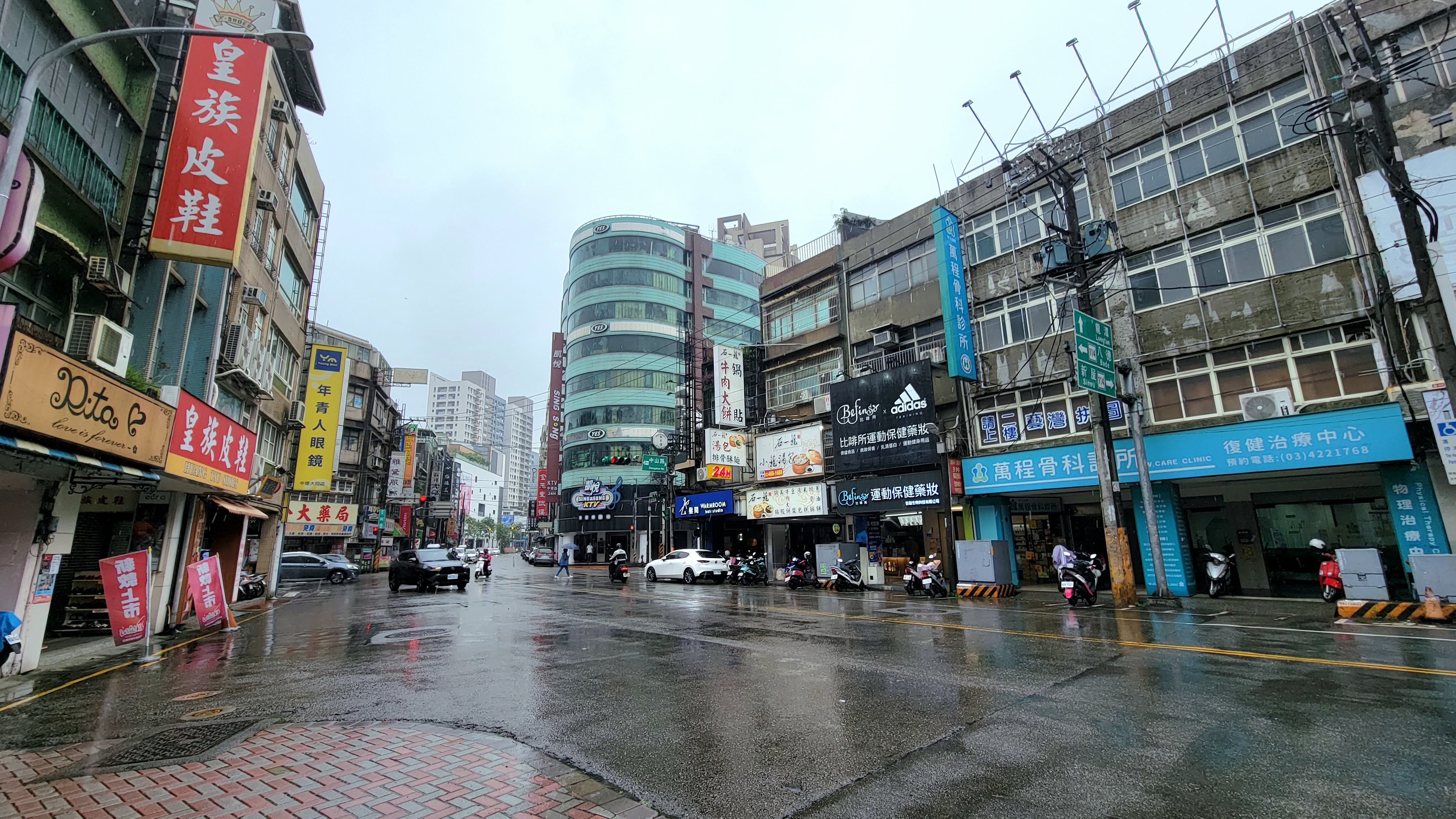 中壢近A22收租電梯金店面連25套房