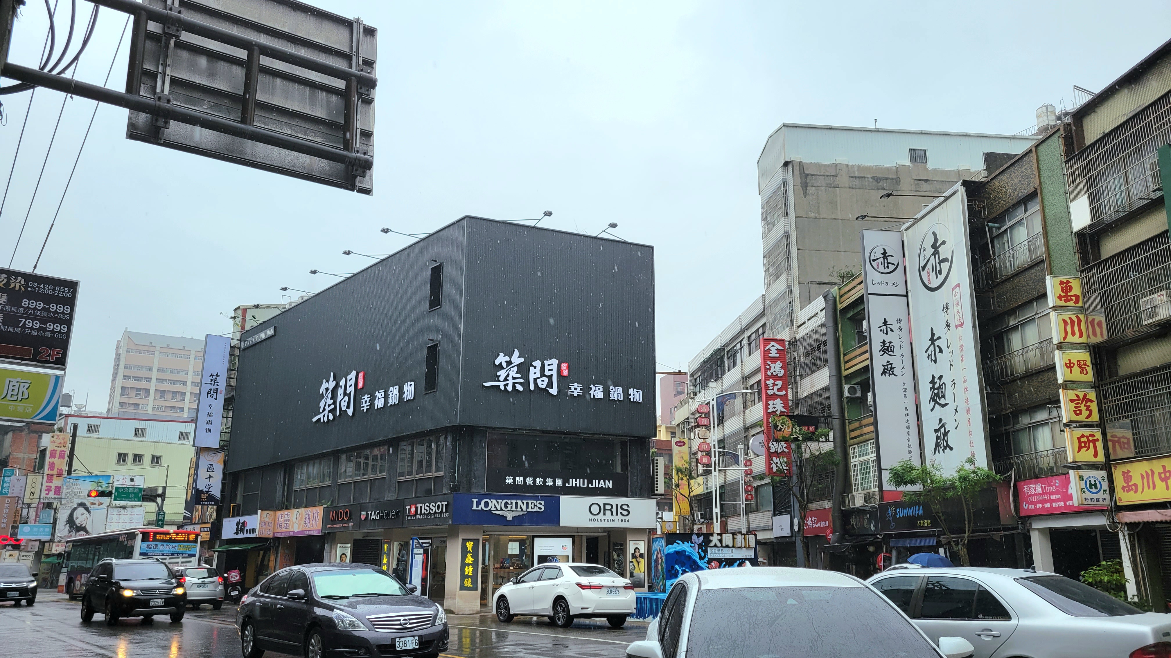 中壢近A22收租電梯金店面連25套房