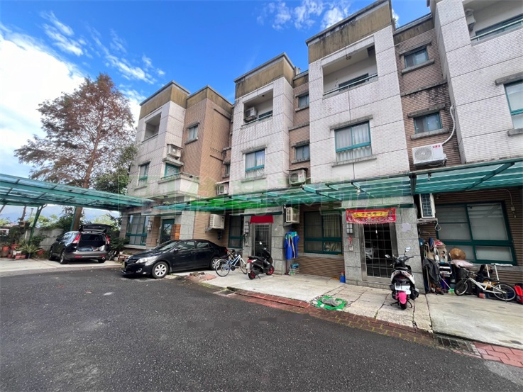 礁溪近高速公路邊間美透天