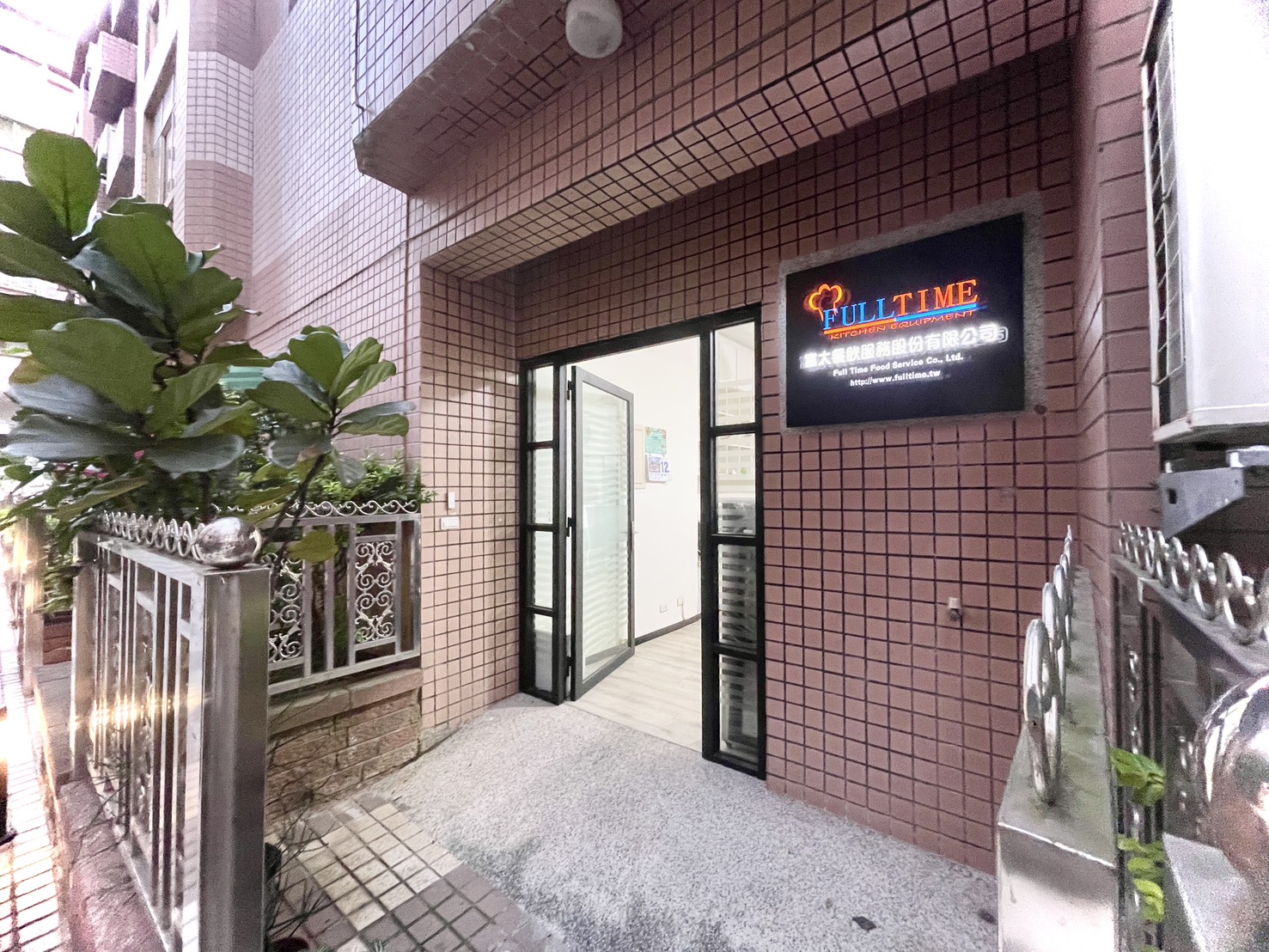 【精選推薦】近Y22站庭院社區方正2房平車
