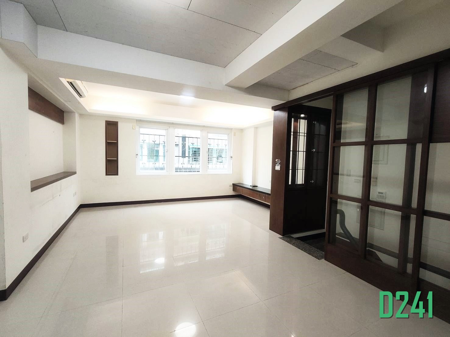 近商60邊間17年雙車墅💥☎ 0958828701李苡菡🎵