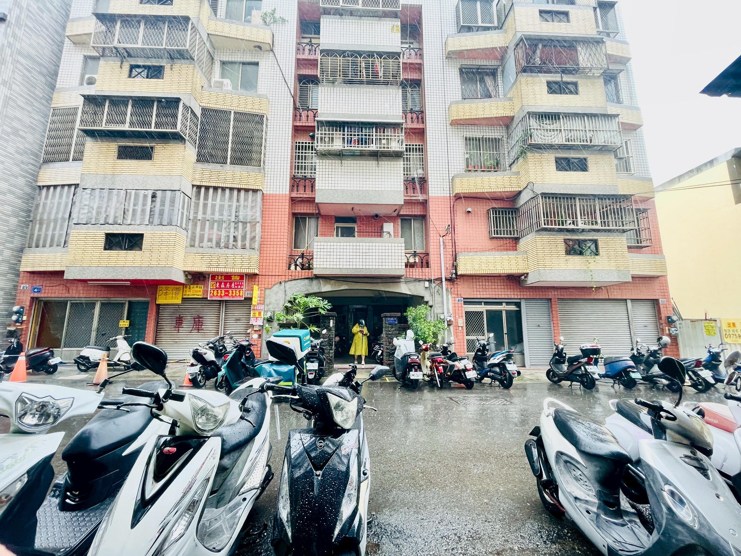 台中《東海夜市》旁近學區三房免整理電梯華廈