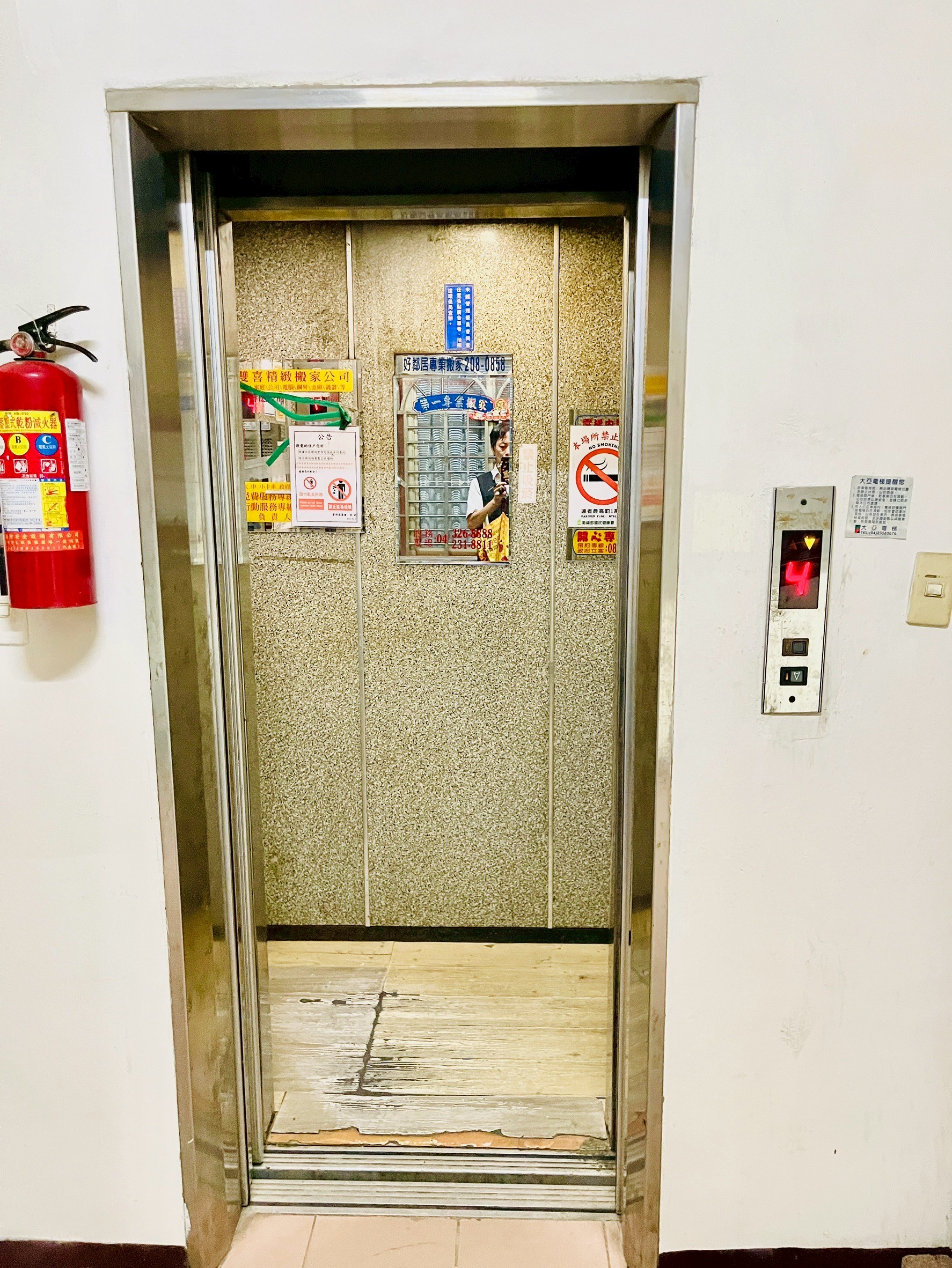 台中《東海夜市》旁近學區三房免整理電梯華廈